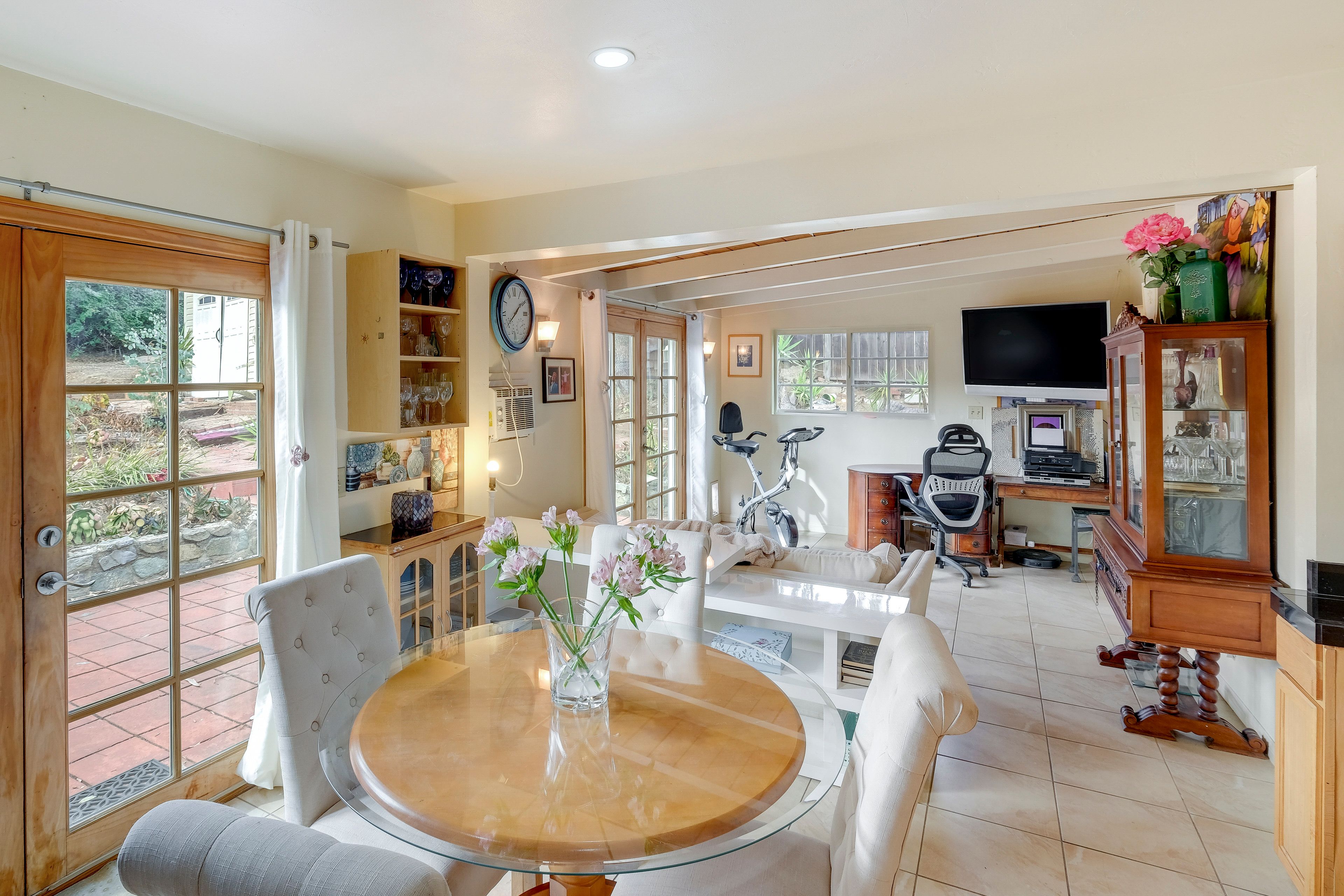 Dining Area | Dining Table | Dishware/Flatware