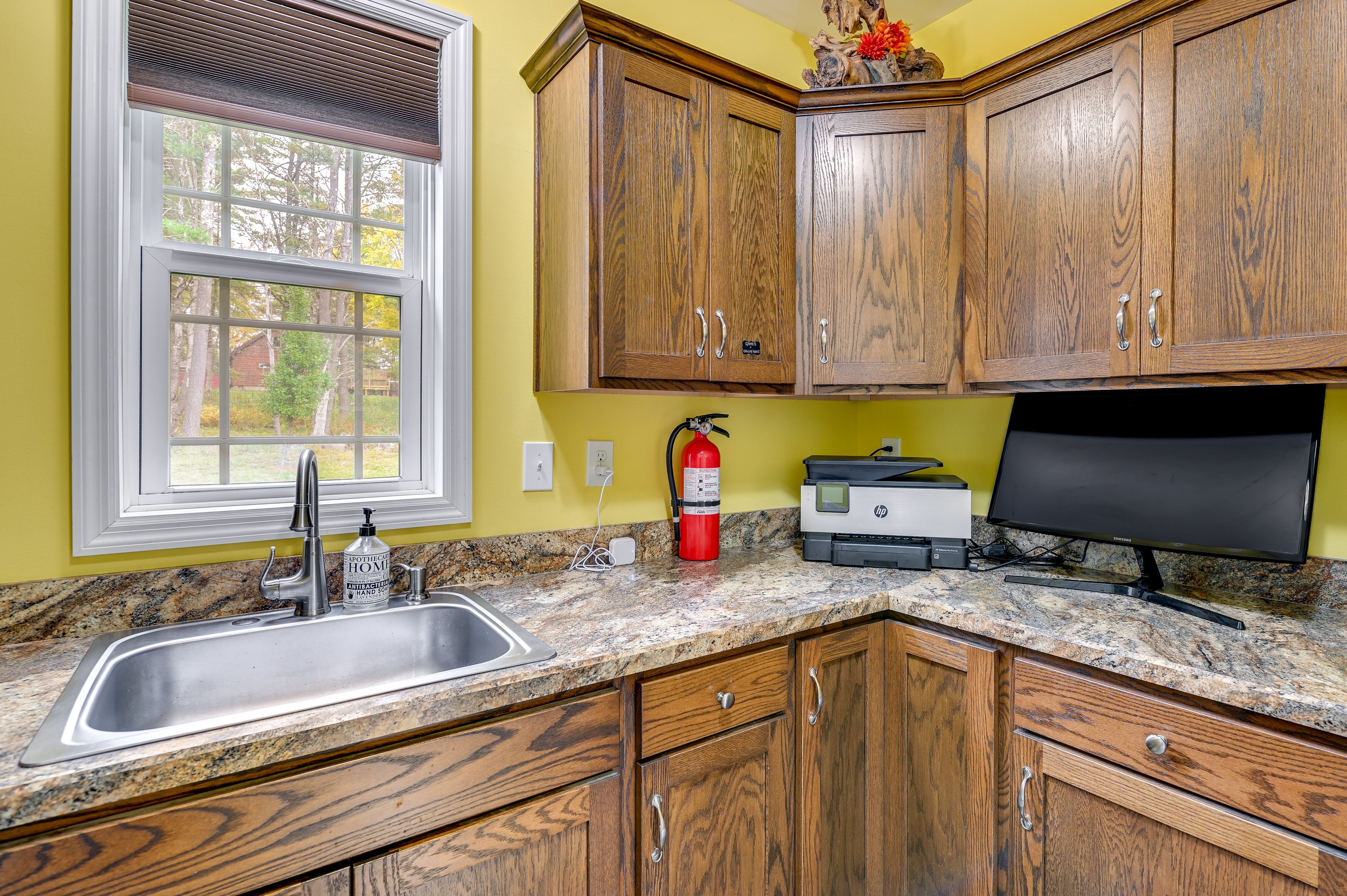 Laundry Room | Monitor & Printer