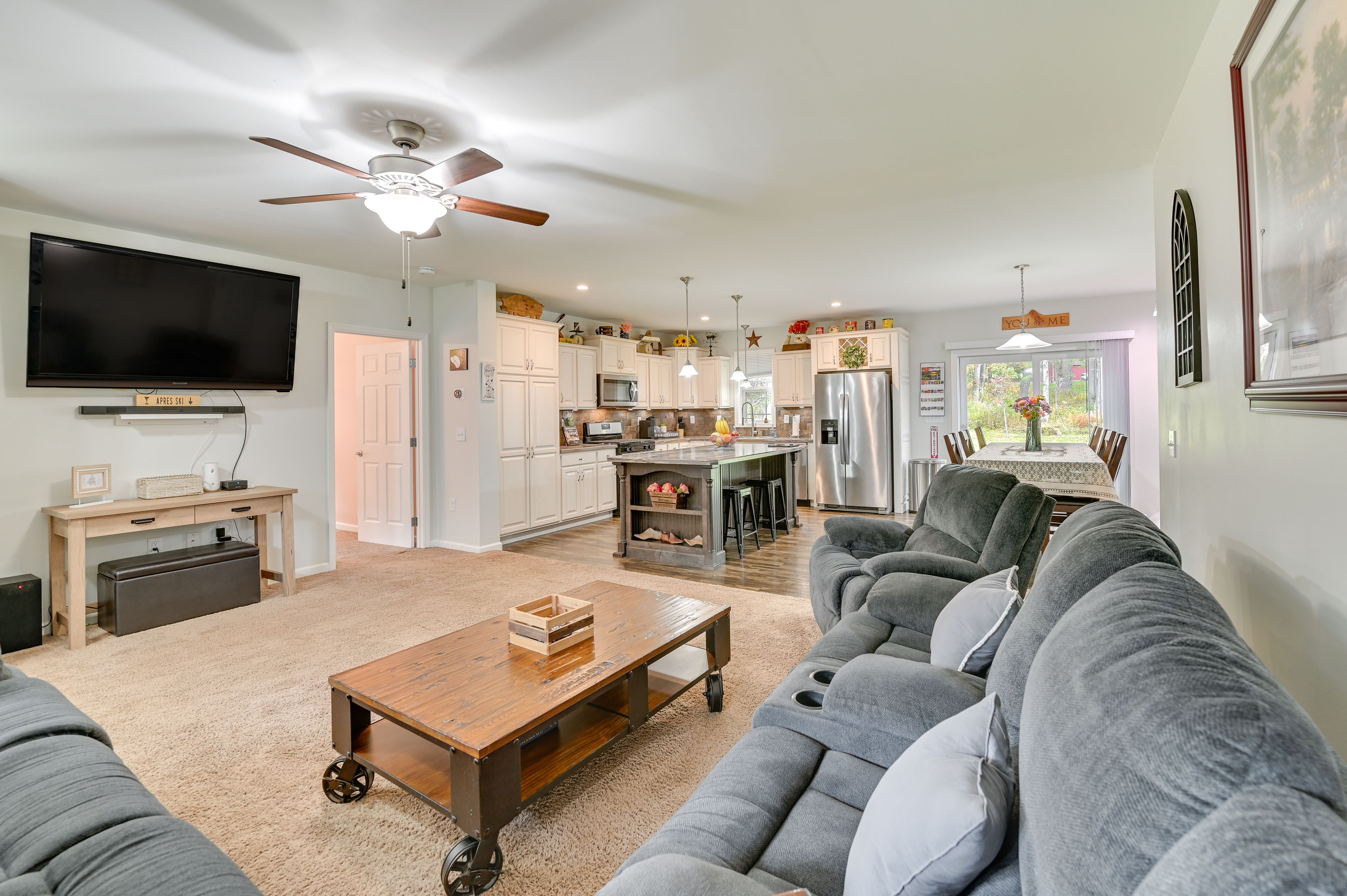 Living Room | Smart TV w/ Cable | Central A/C & Heat