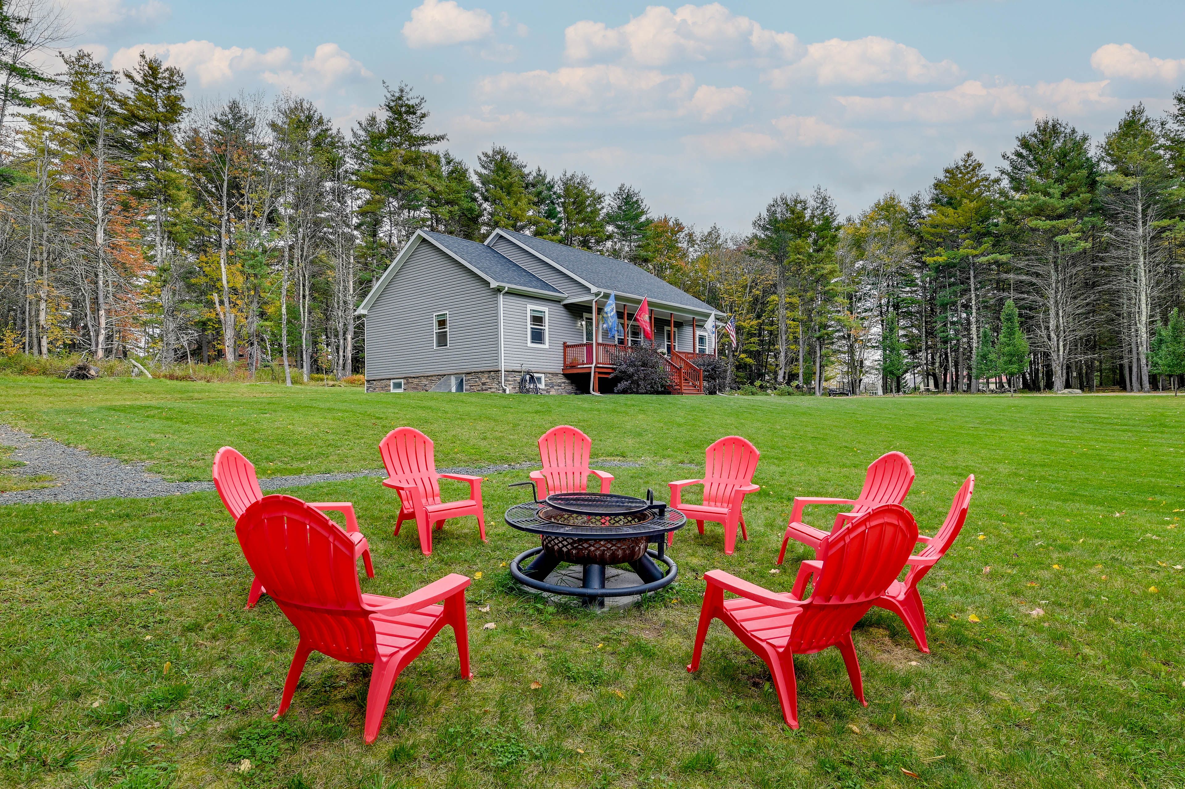 Ashland Vacation Rental | 3BR | 2BA | Stairs to Access | 1,750 Sq Ft