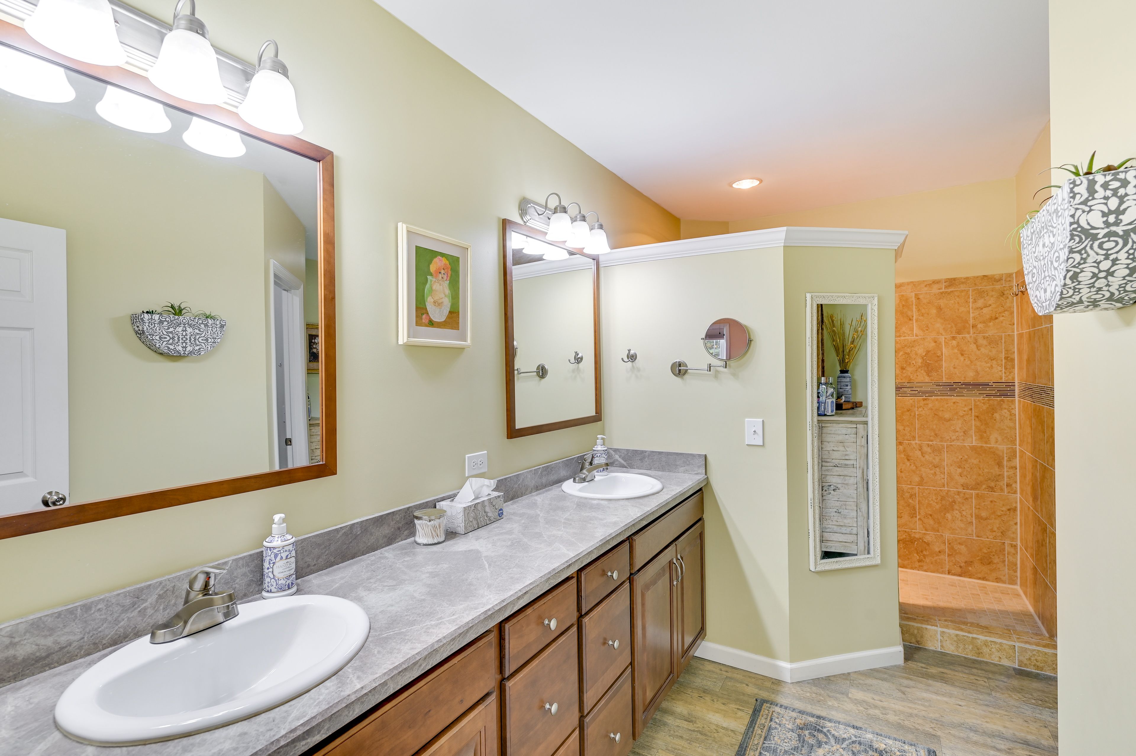 En-Suite Bathroom | Complimentary Toiletries | Hair Dryers | Towels Provided