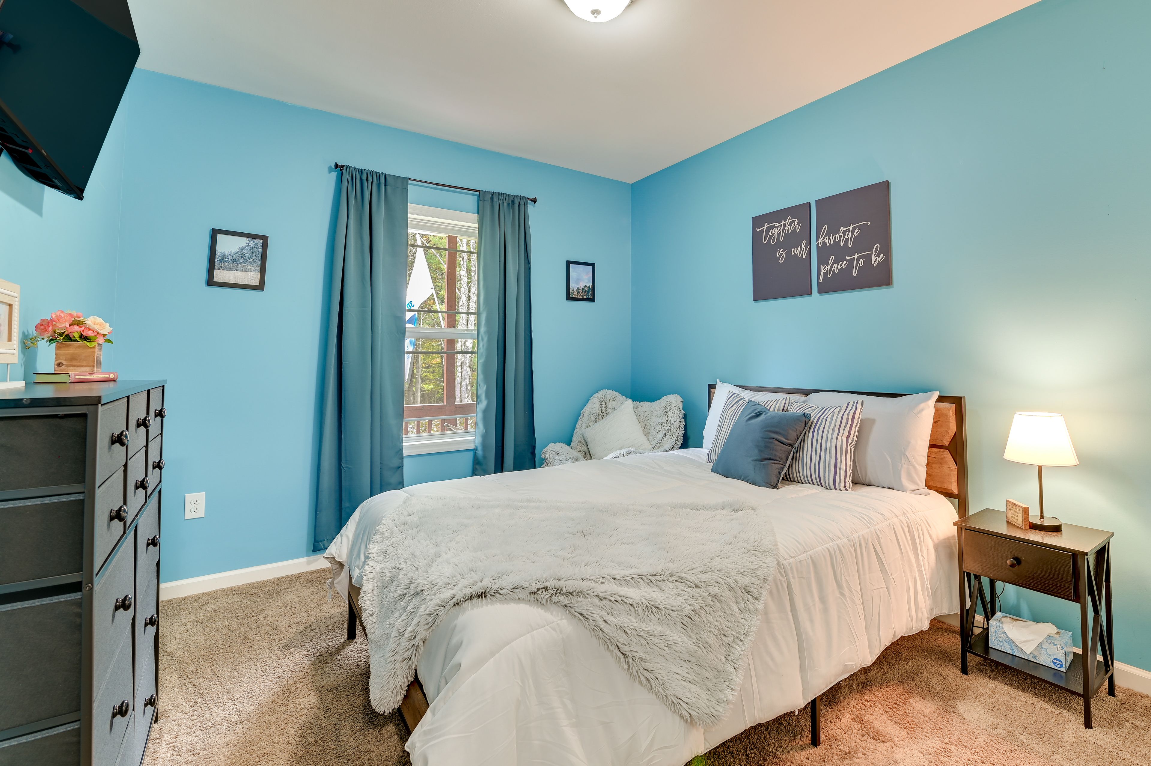 Bedroom 2 | Queen Bed | Smart TV w/ Cable