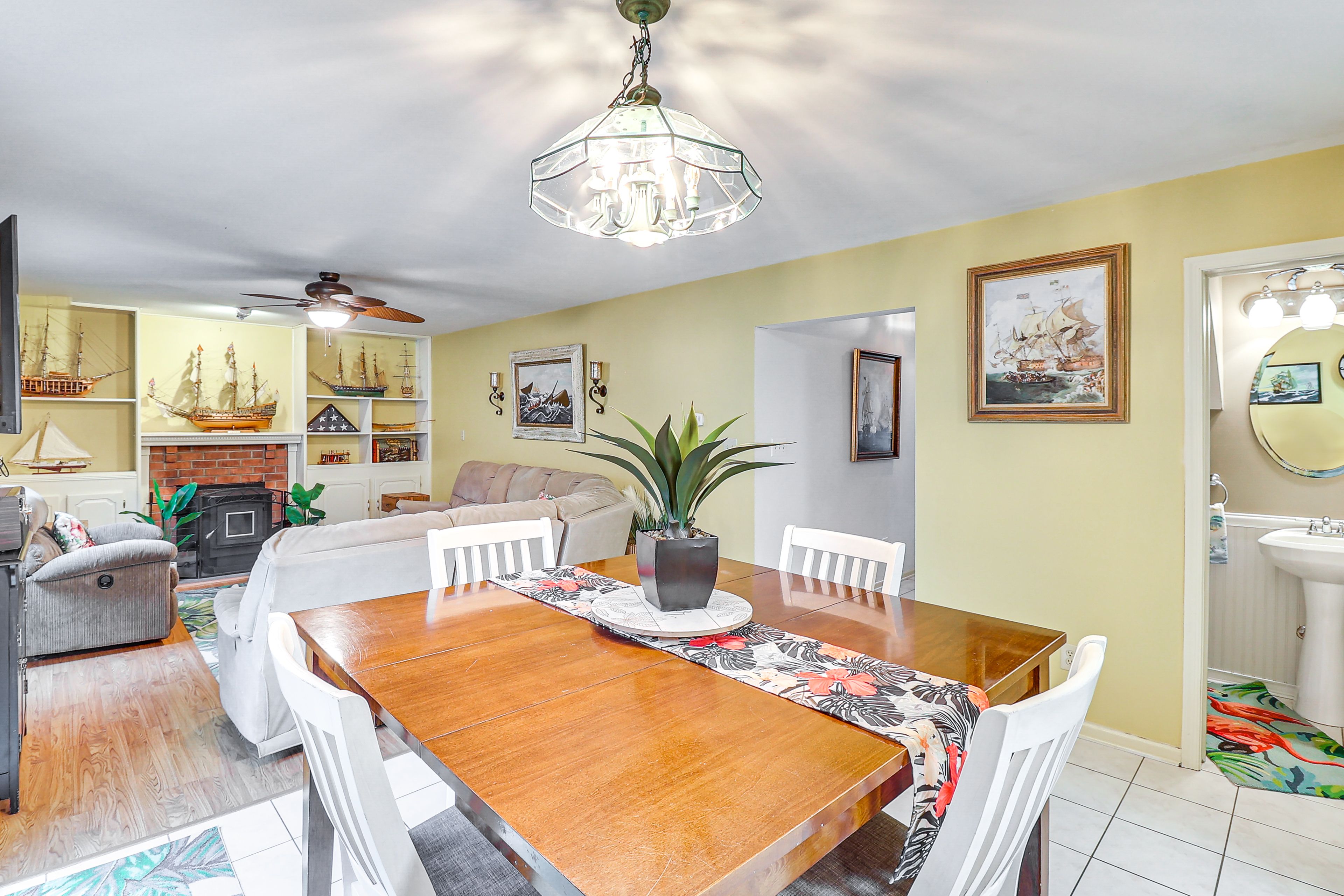 Breakfast Nook | 1st Floor