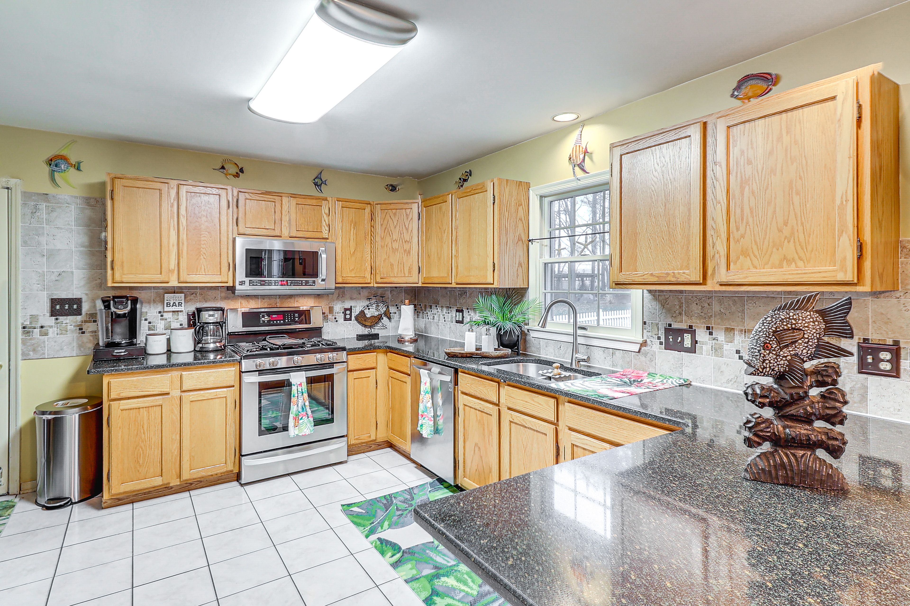 Kitchen | Refrigerator | Dishwasher | 1st Floor