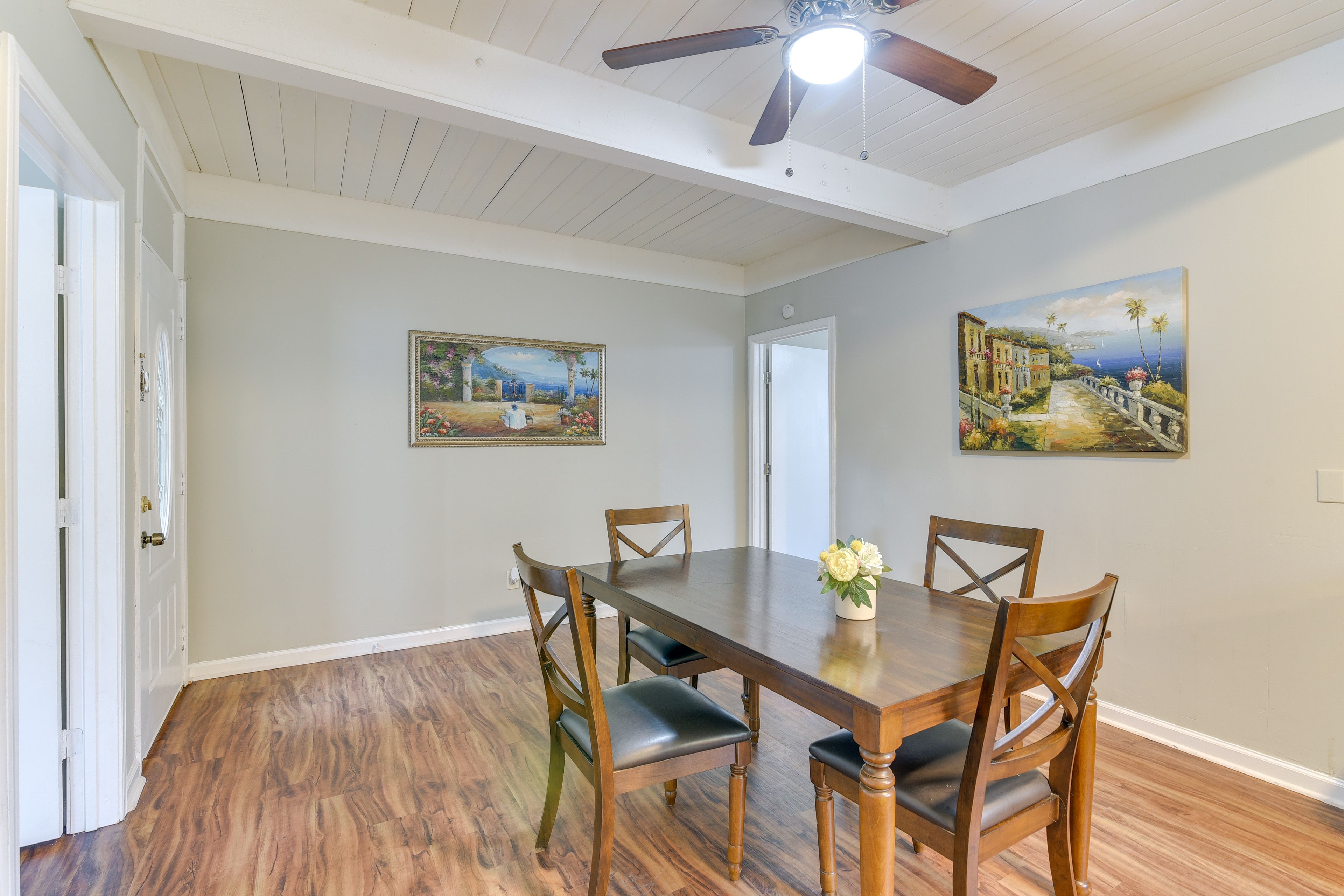 Dining Area | Dishware/Flatware Provided