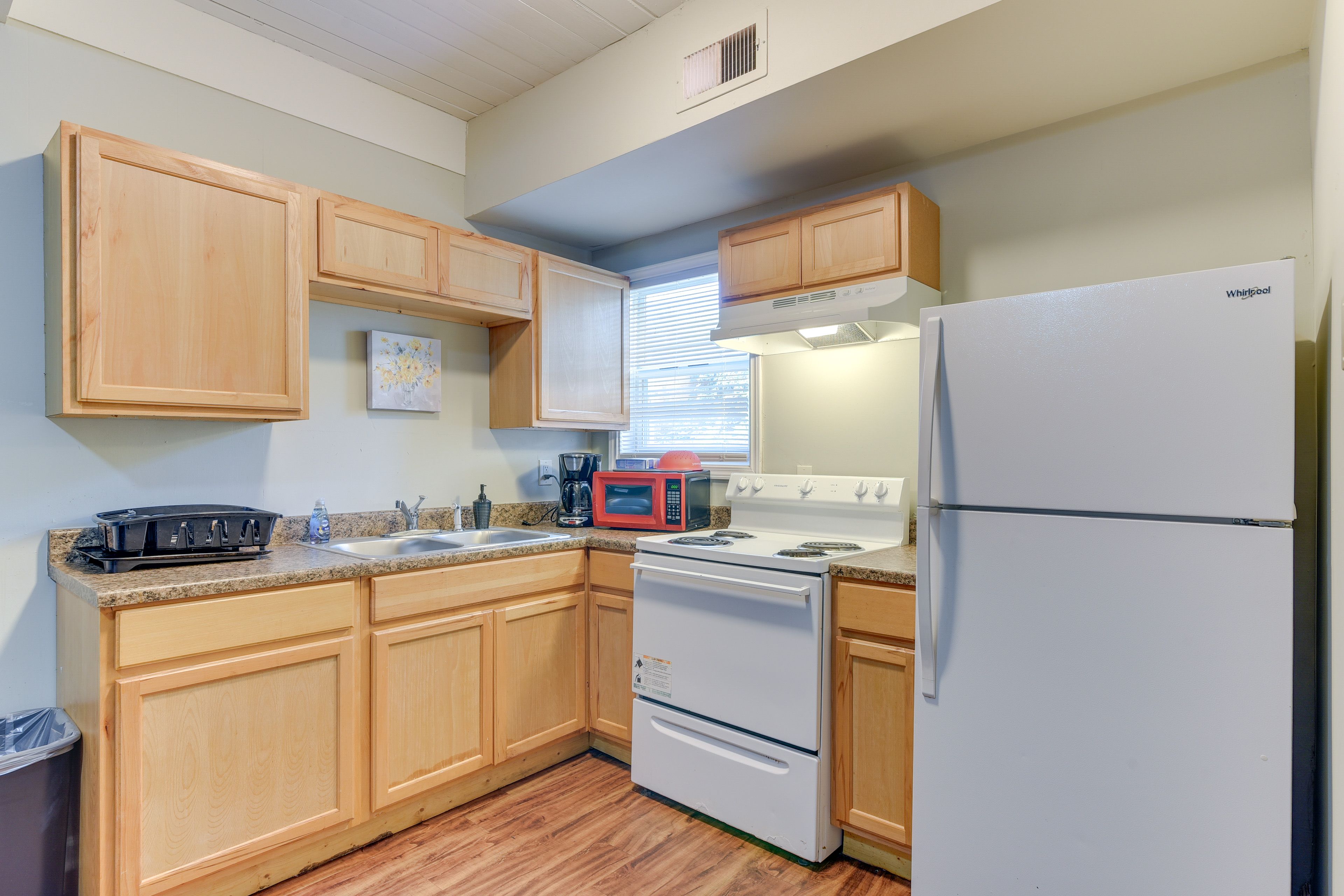 Kitchen | Cooking Basics | Coffee Maker | Paper Towels/Trash Bags Provided