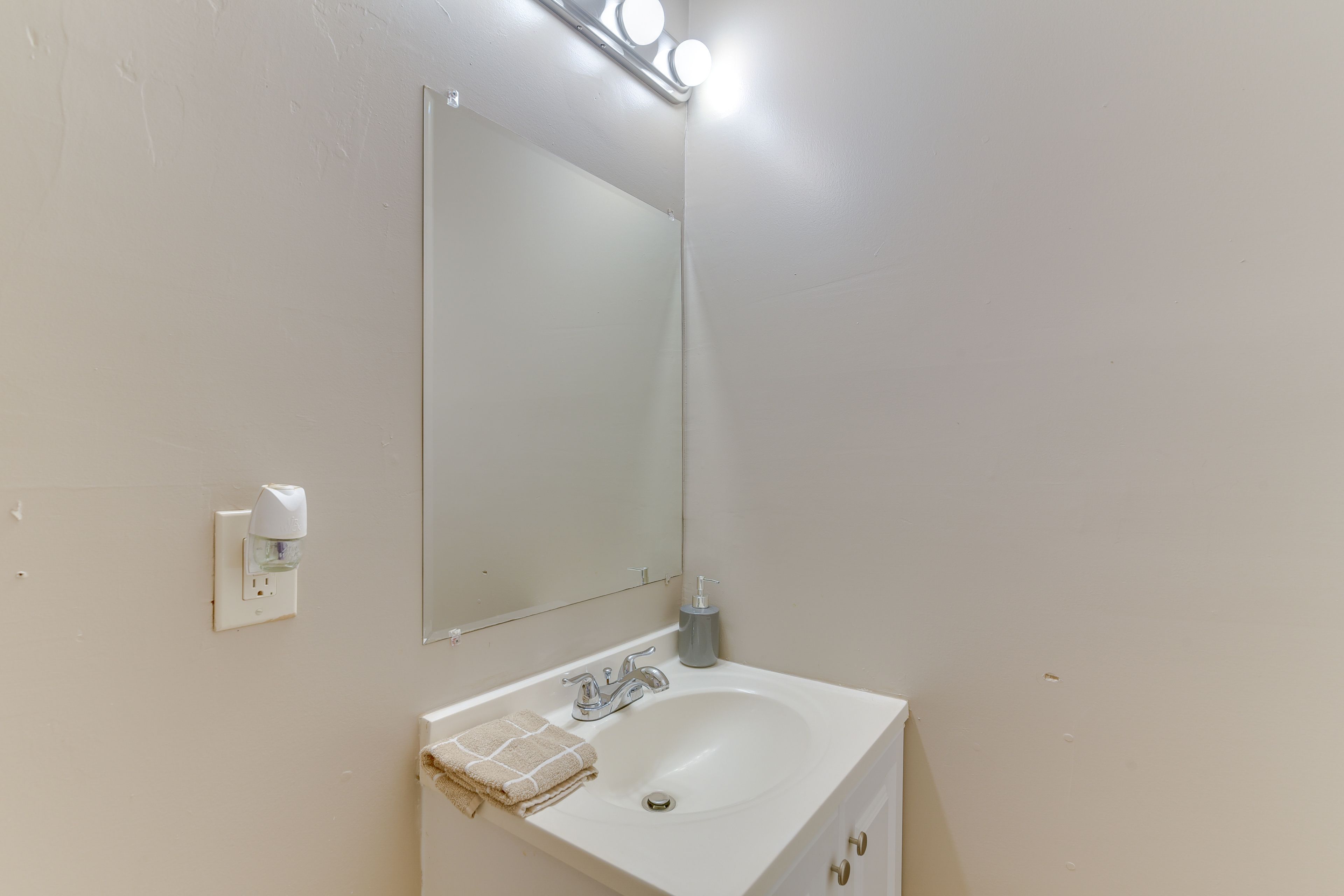 En-Suite Half Bathroom