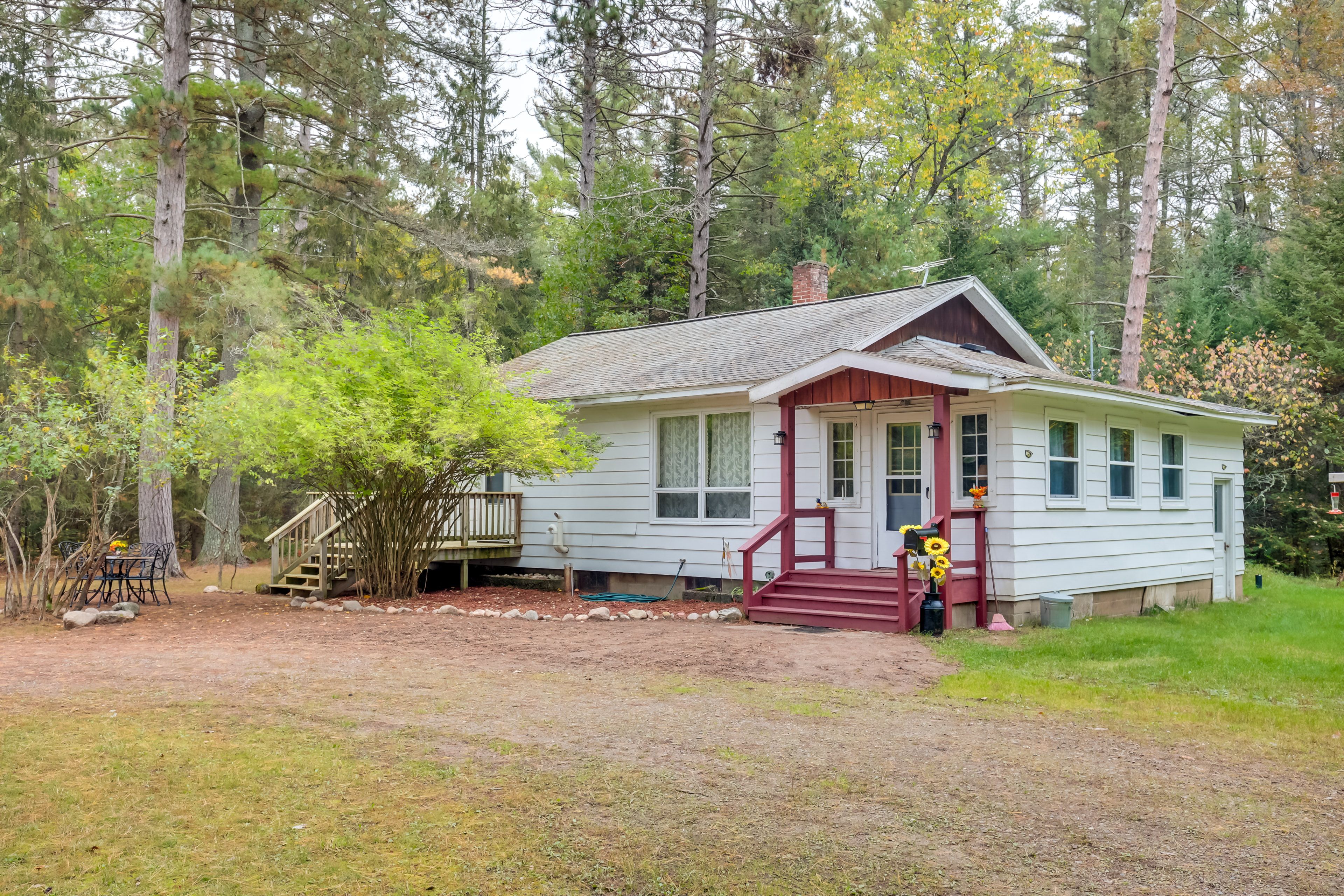 Exterior | Driveway (3 Vehicles)