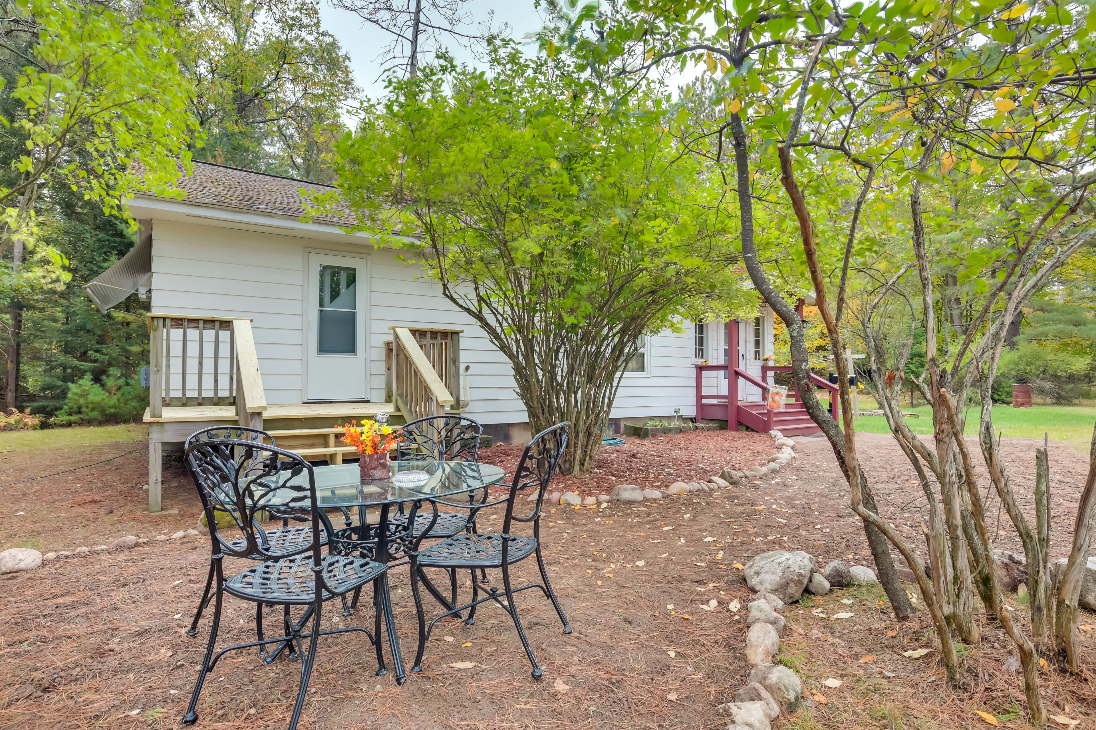 Front Yard | Outdoor Dining Area
