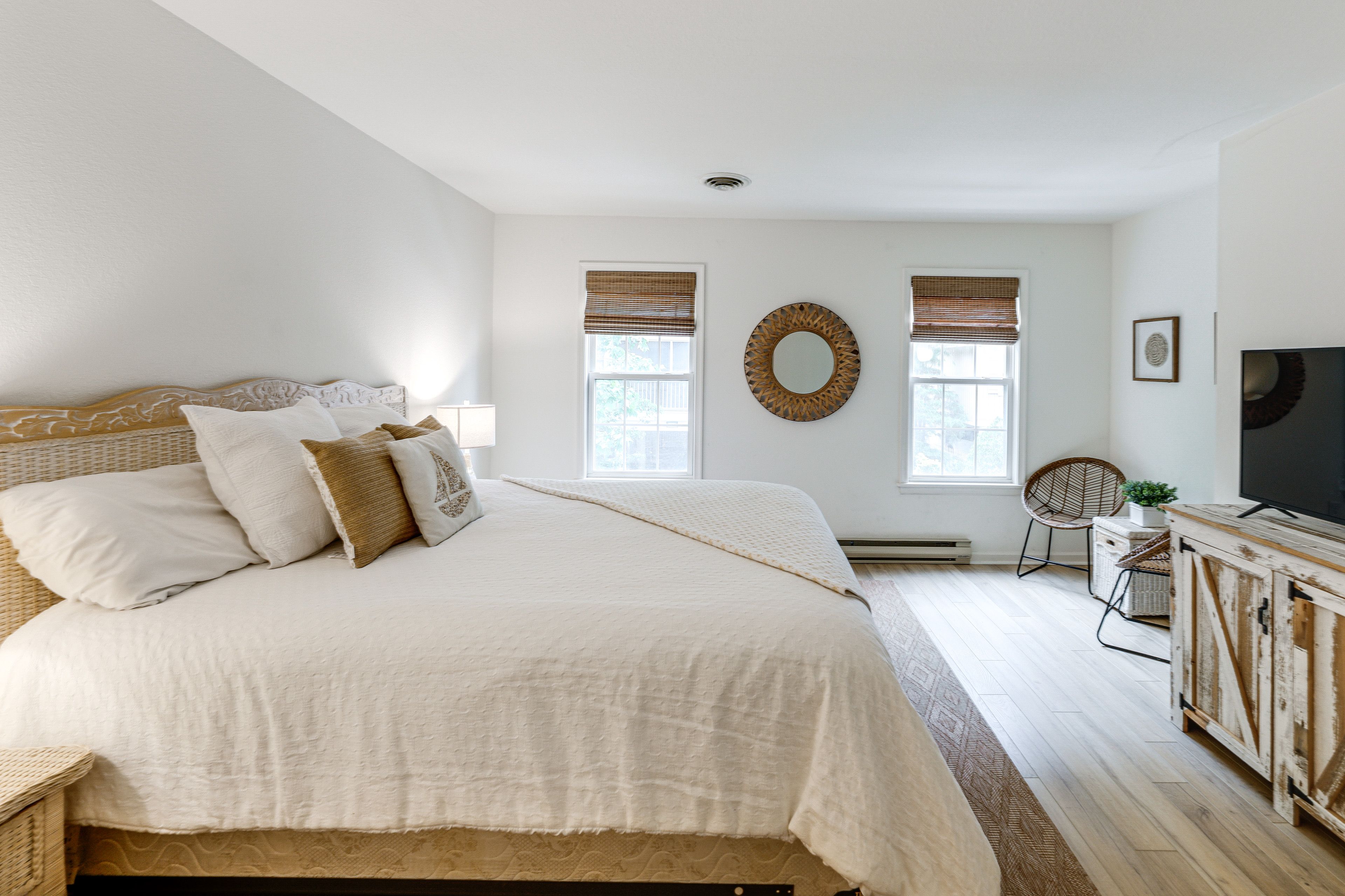 Bedroom 1 | King Bed | Main Floor
