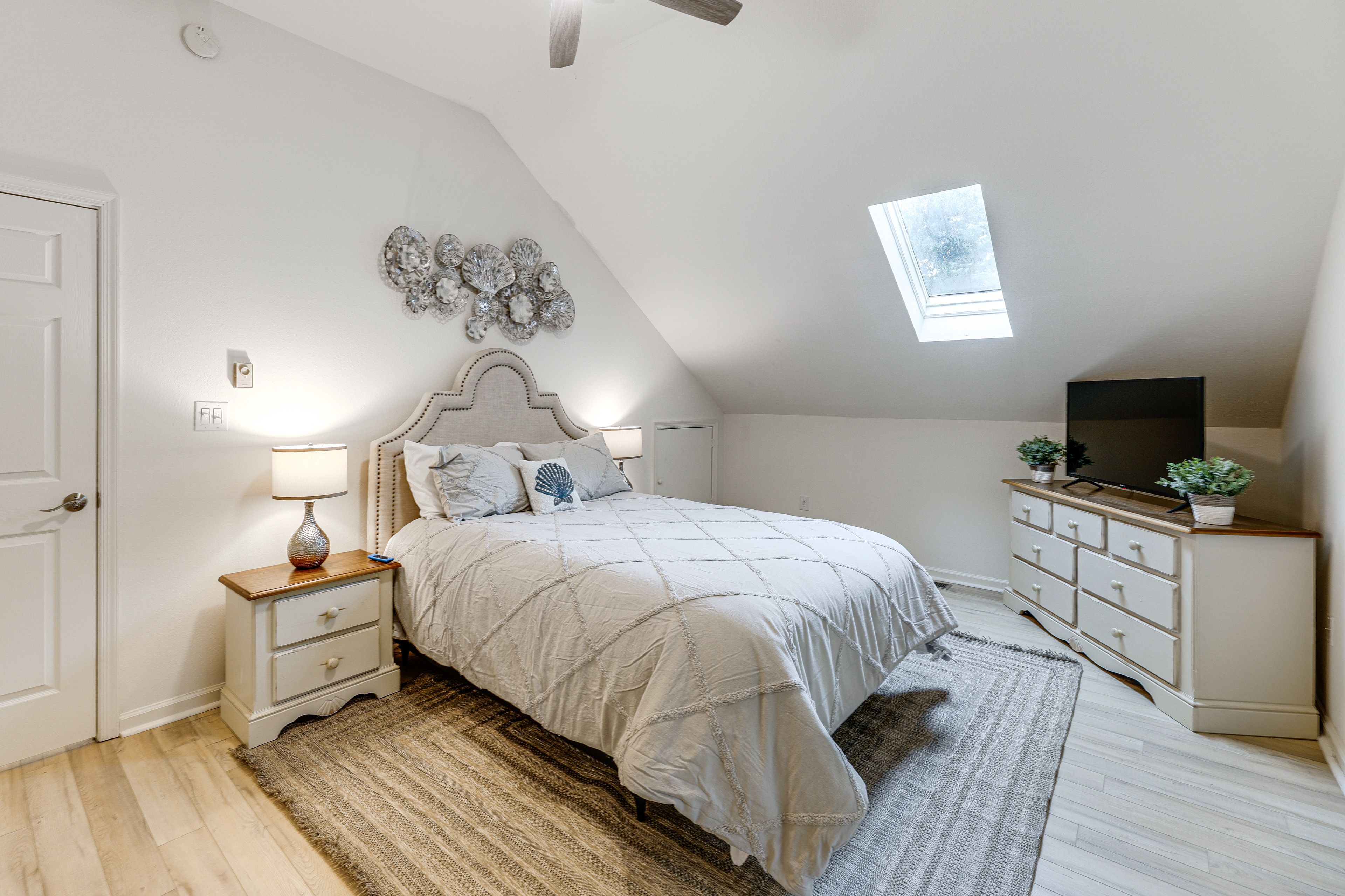 Bedroom 2 | Queen Bed | Upper Level
