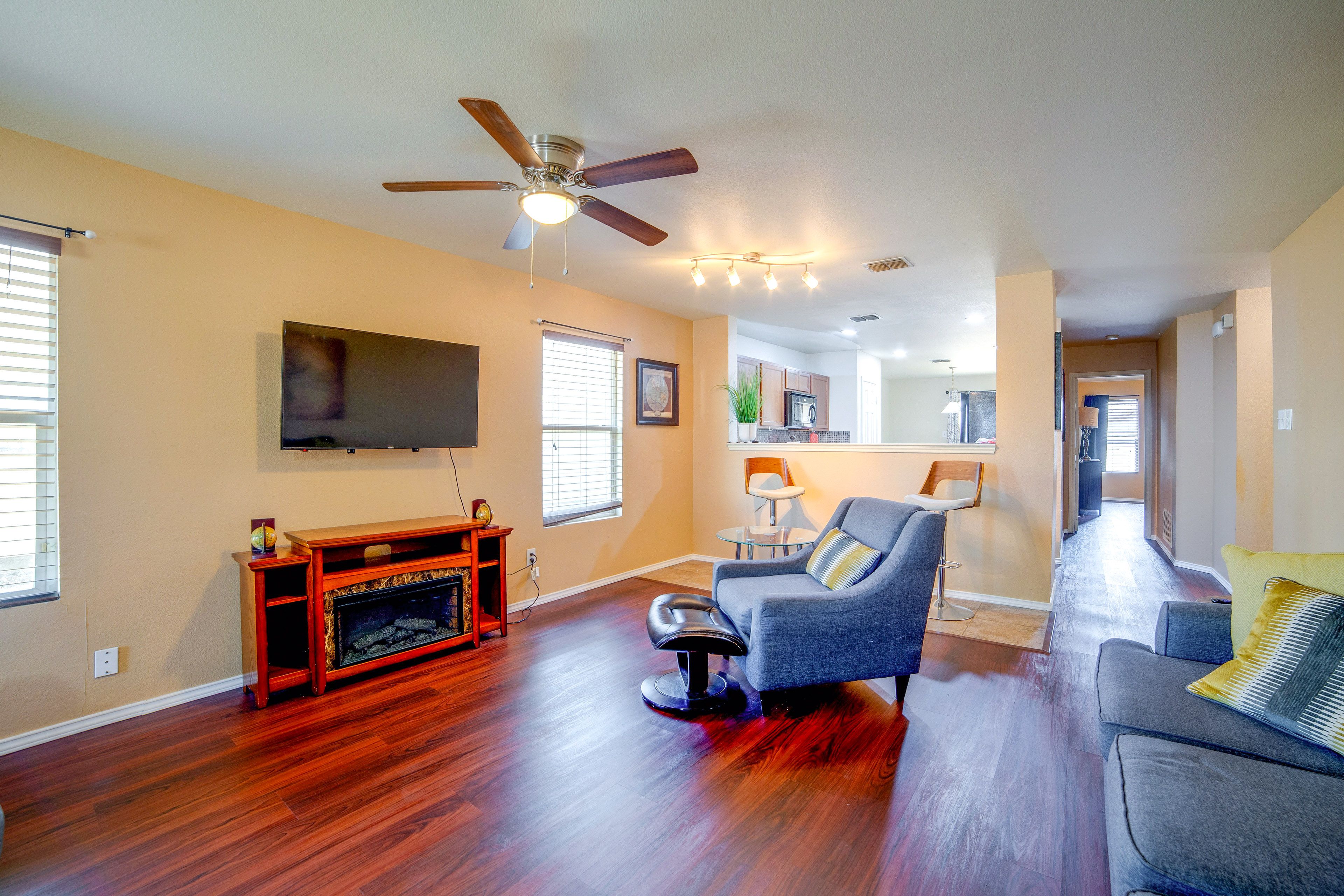 Fort Worth Vacation Rental | 3BR | 2BA | 1,300 Sq Ft | 2 Steps to Enter