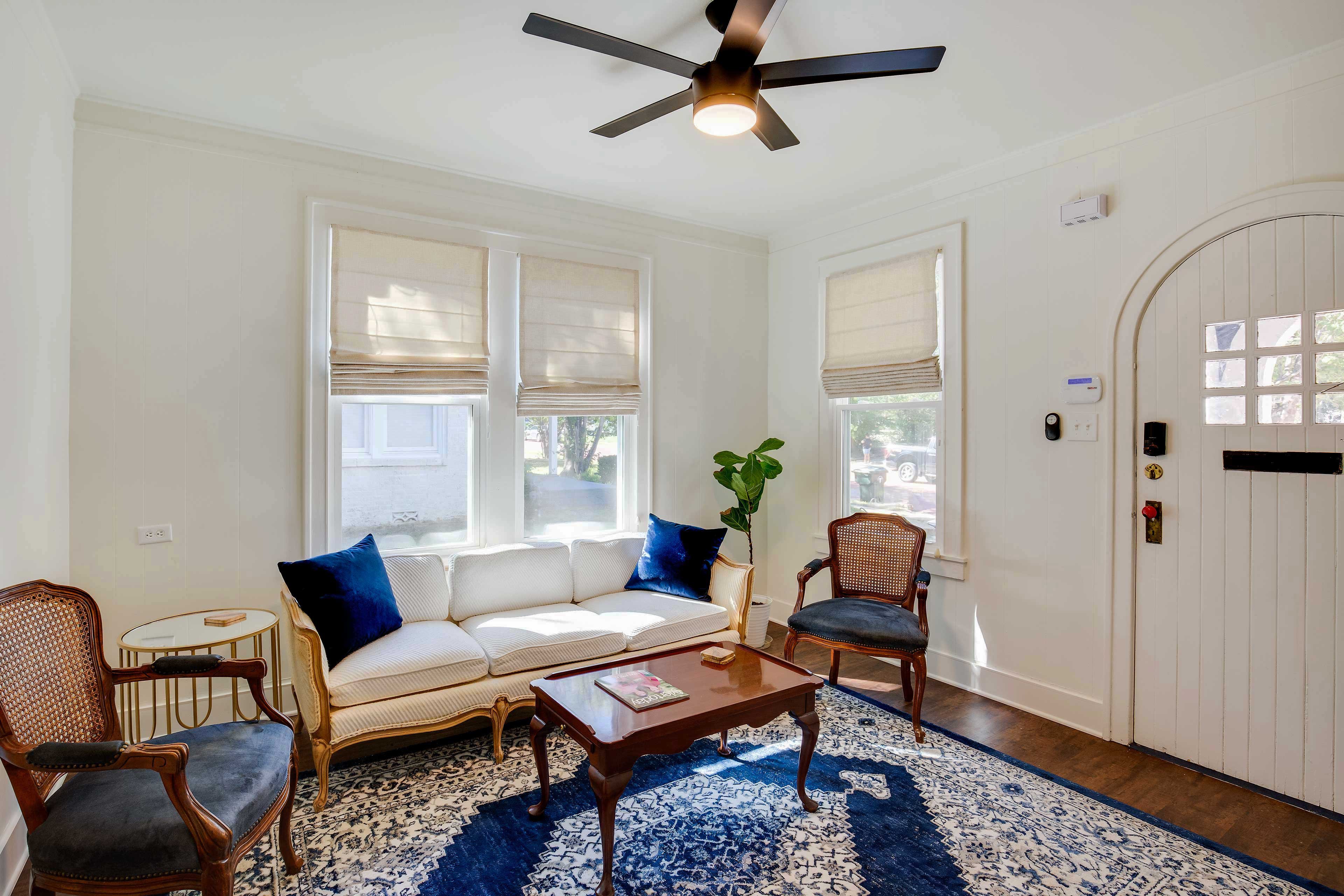 Living Room | Free WiFi | Smart TV | Board Games | Books | Central Heating & A/C