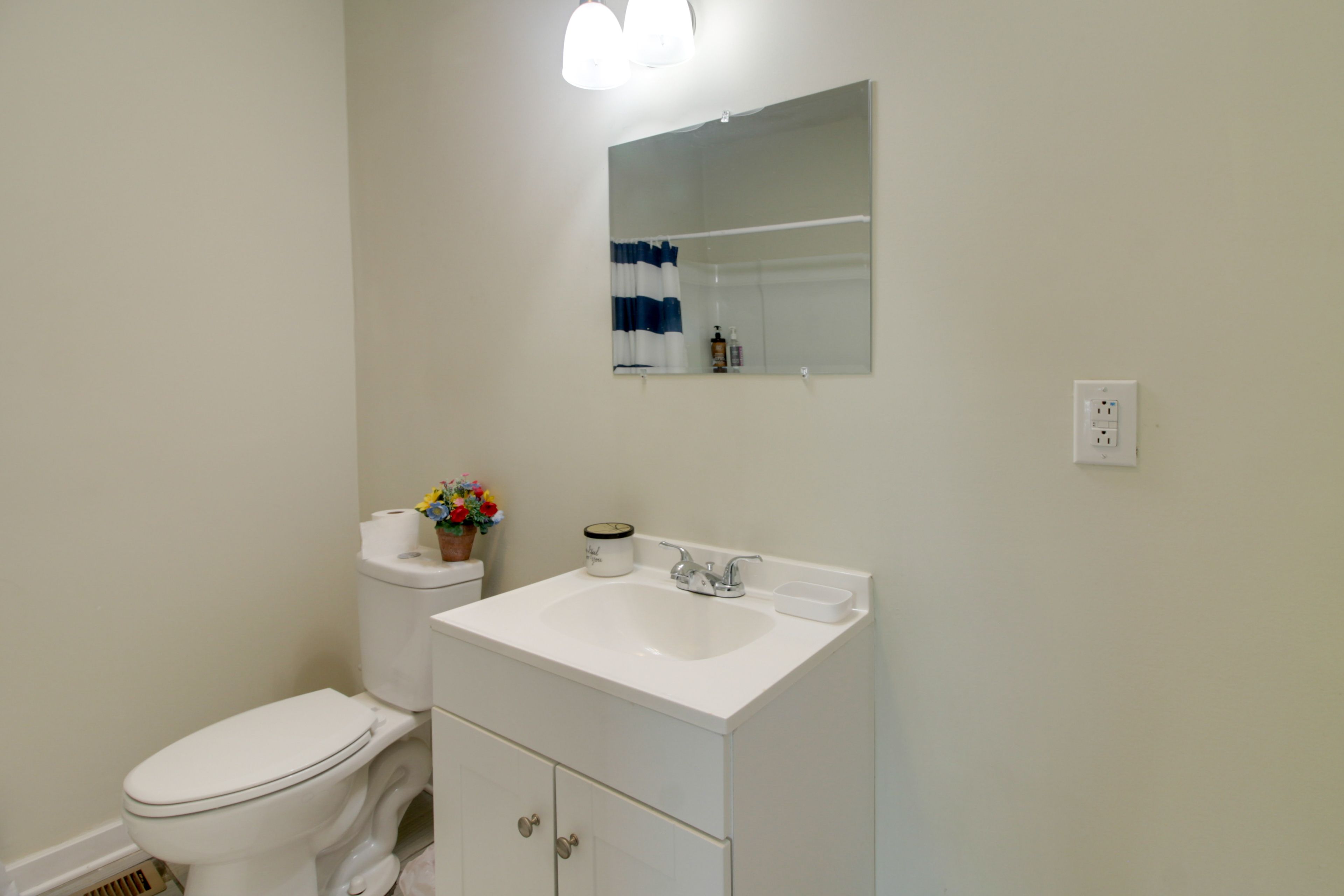 Bathroom | Complimentary Toiletries | Towels Provided