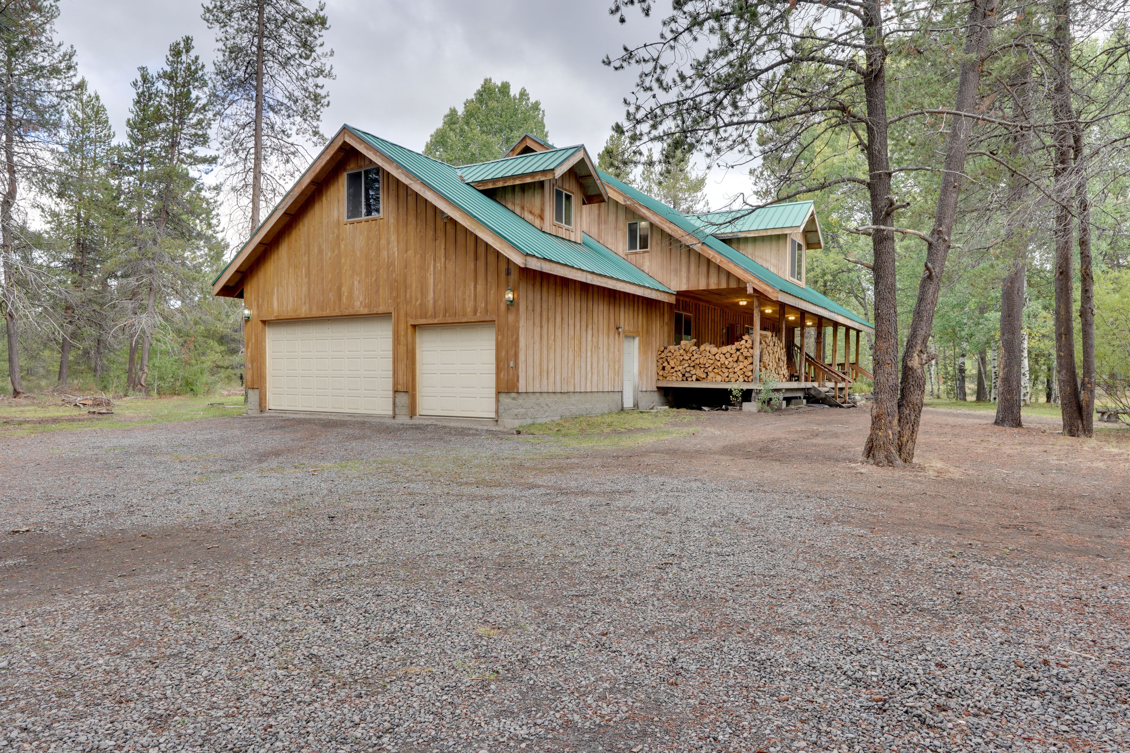Parking | Driveway (12 Vehicles) | RV/Trailer Parking