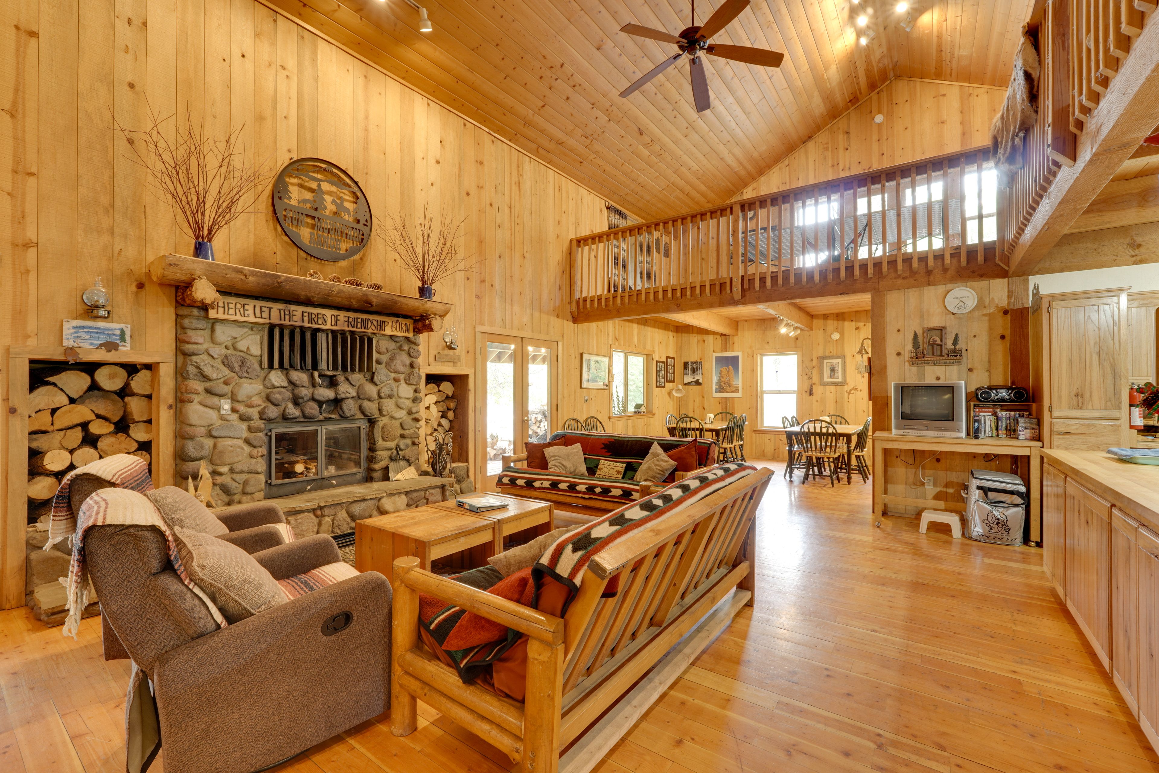 Living Room | Free WiFi | Central A/C