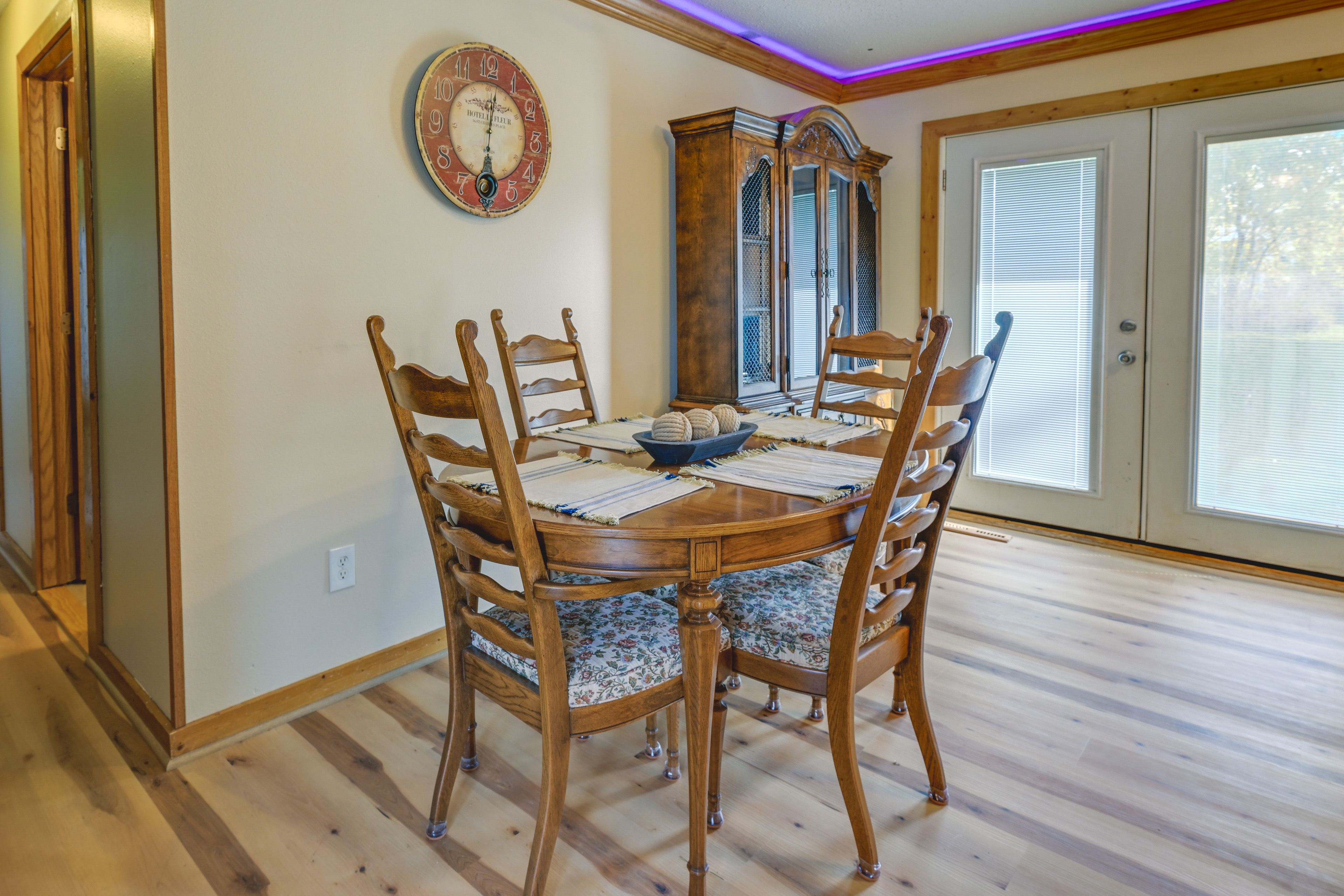 Dining Area | Dishware Provided