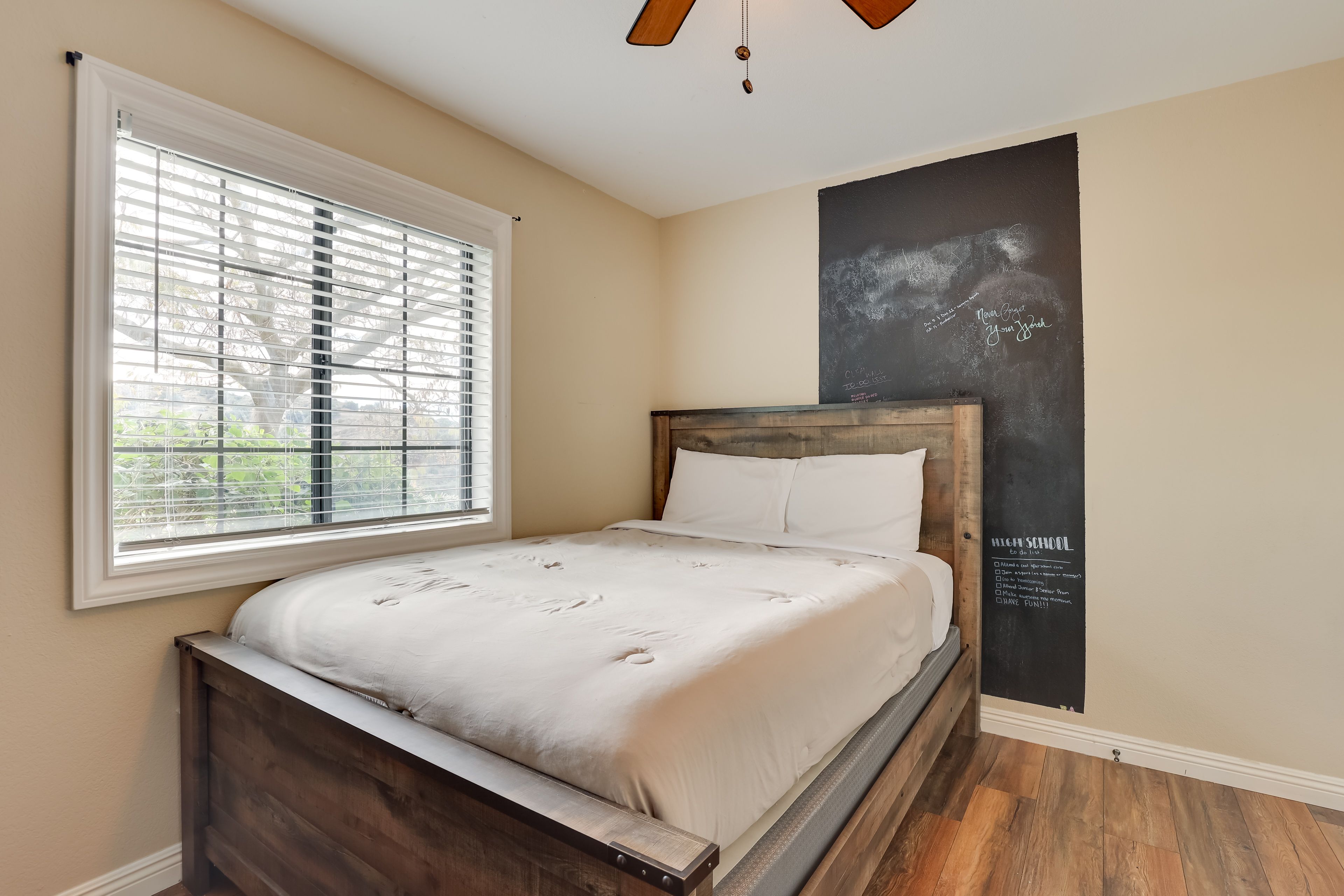 Bedroom 2 | Queen Bed
