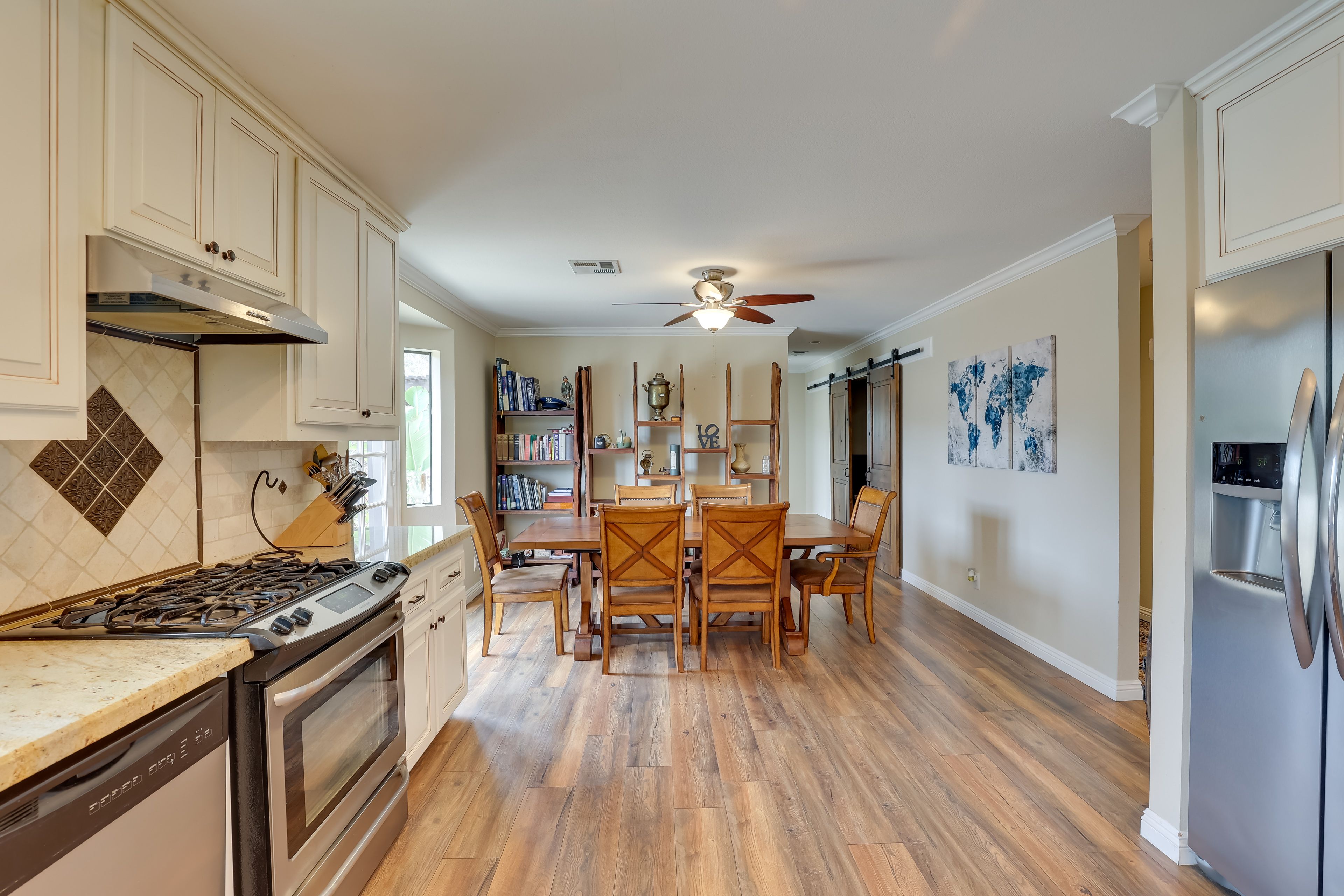 Dining Area | Dishware/Flatware