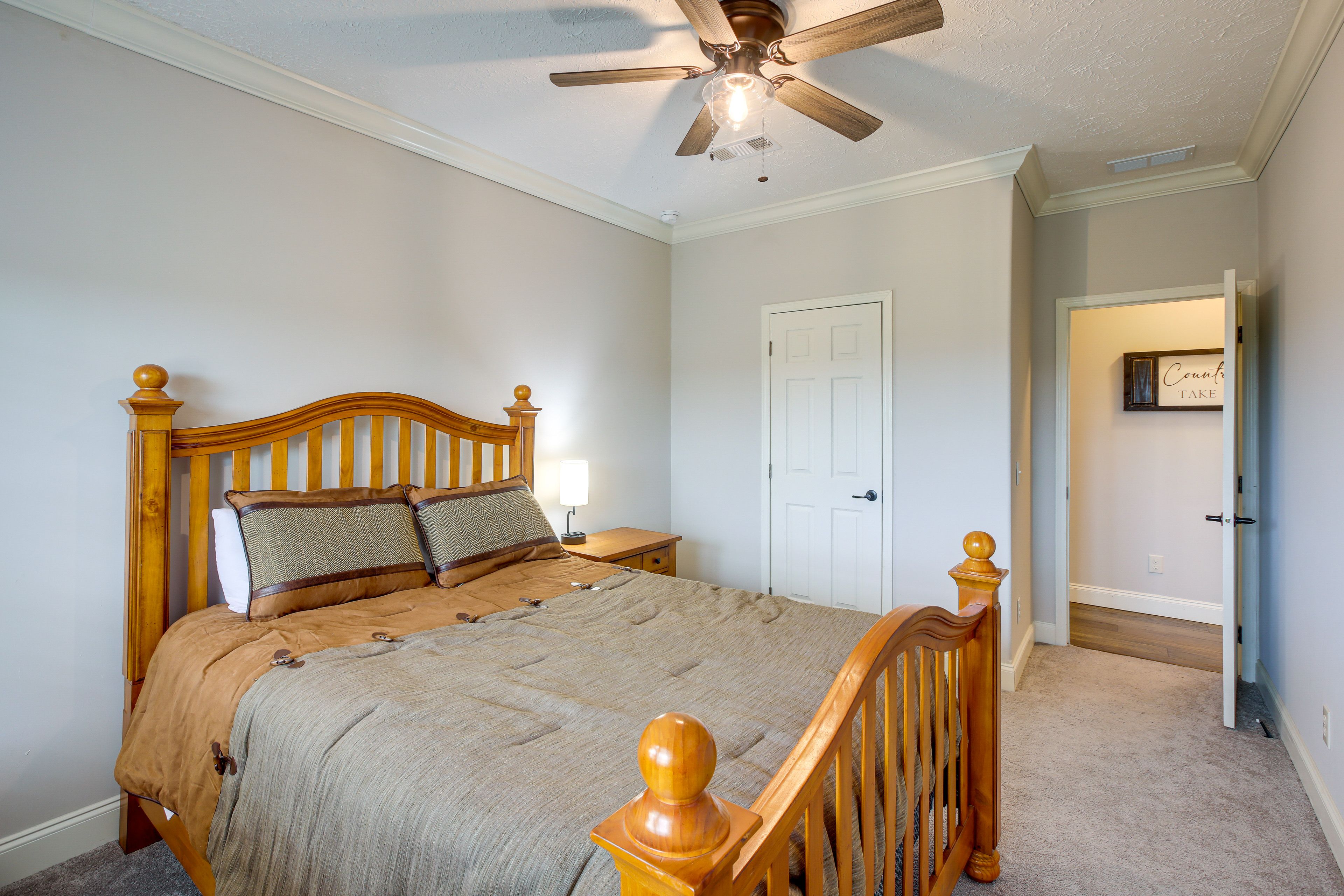 Bedroom 2 | Queen Bed