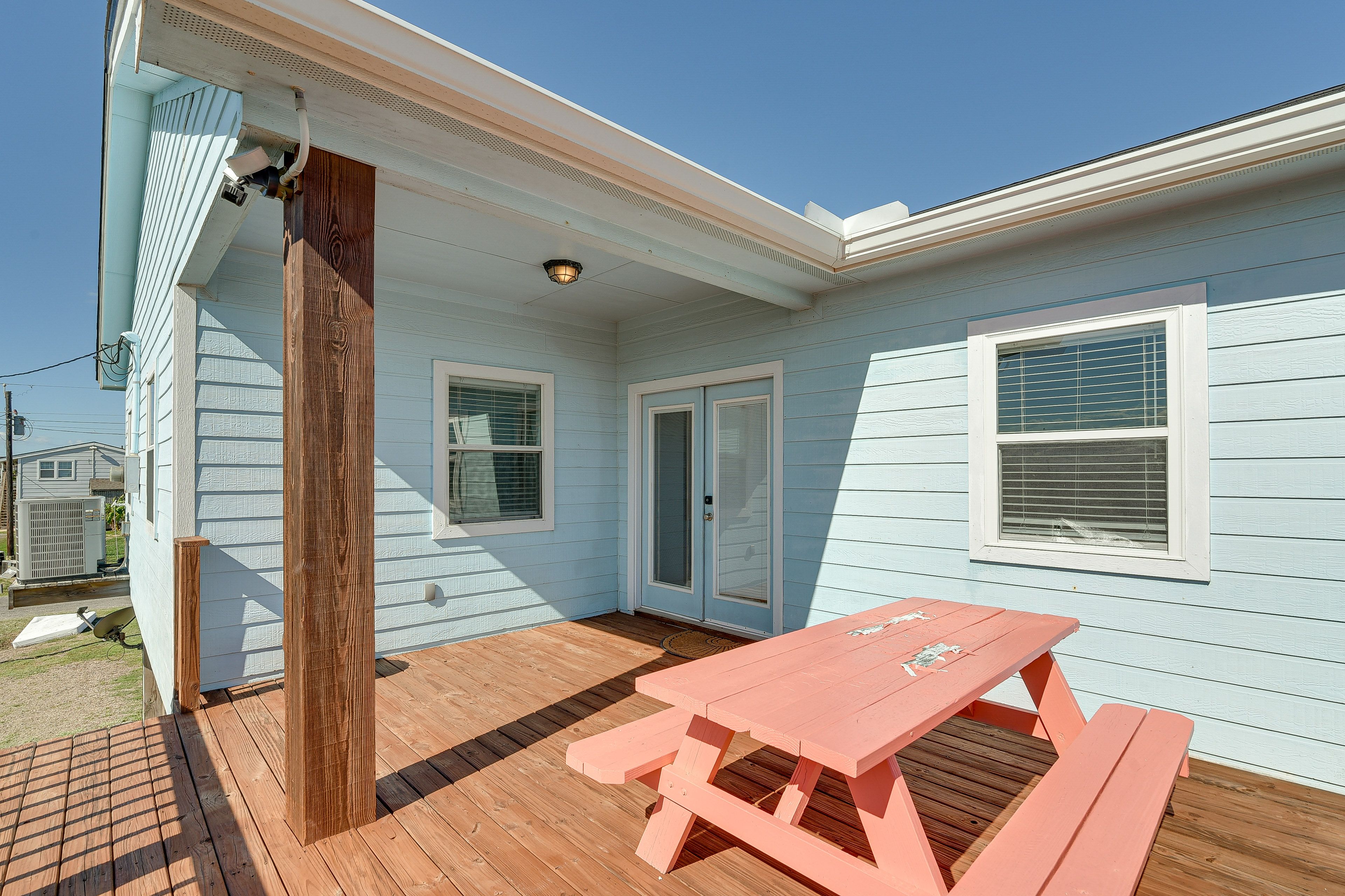 Deck | Outdoor Dining Area