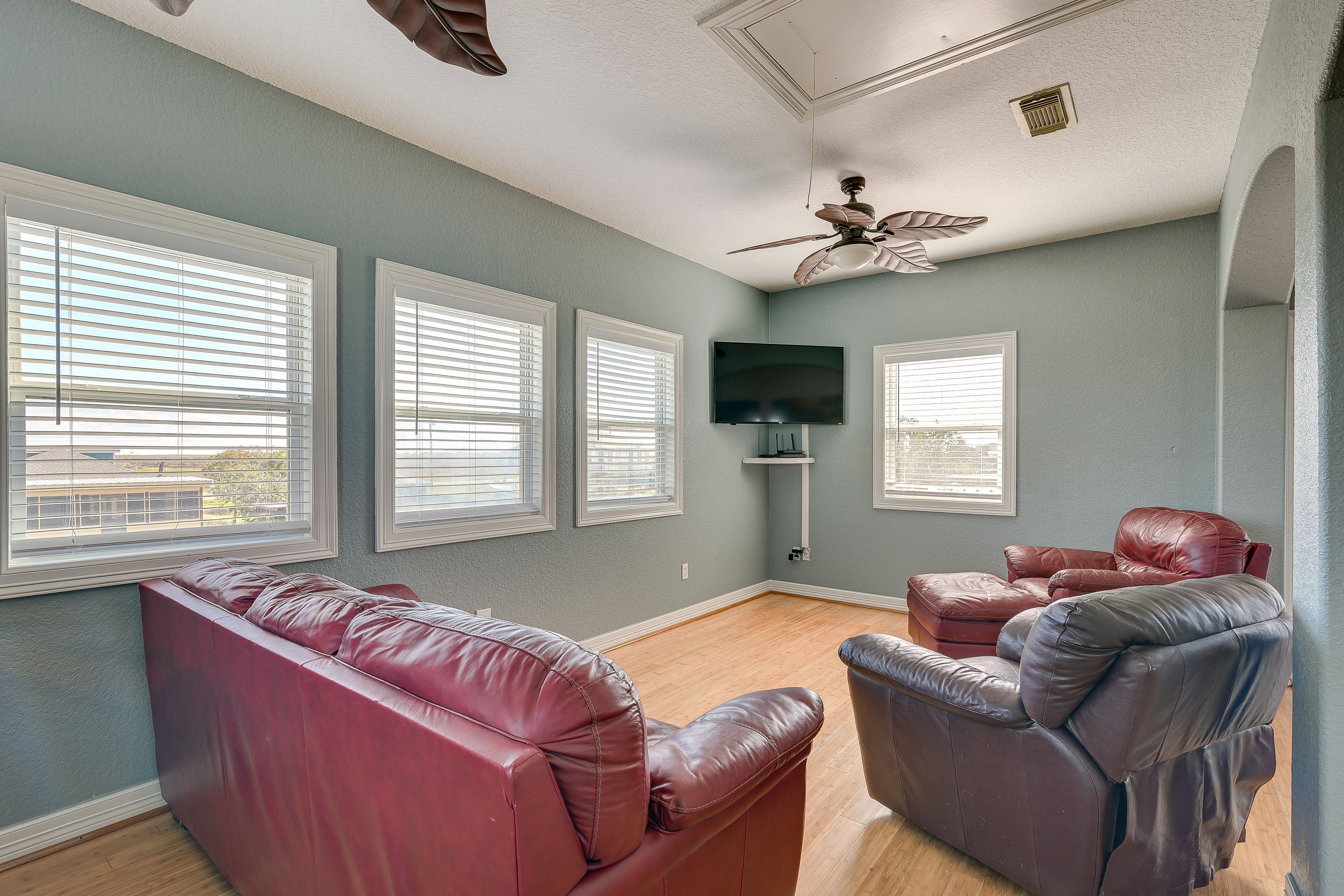 Living Room | Main Level | Flat-Screen TV | Sleeper Sofa
