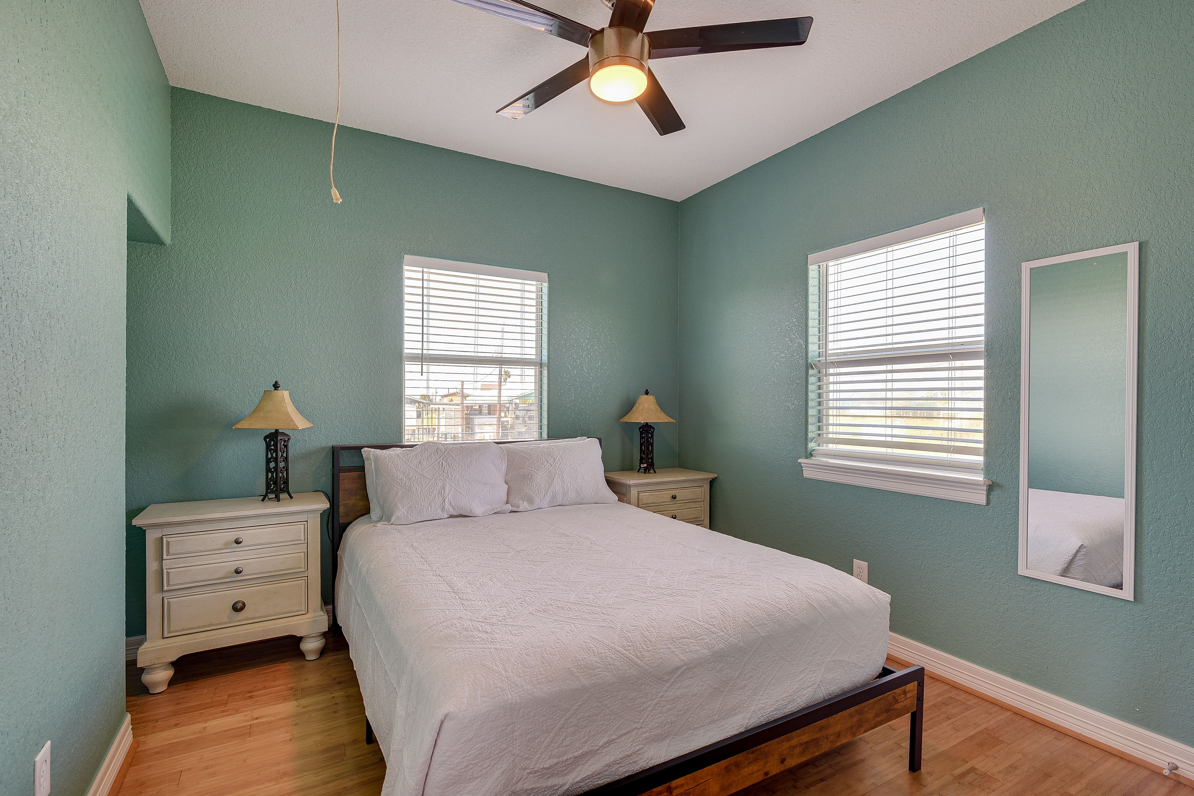 Bedroom 2 | Main Level | Queen Bed