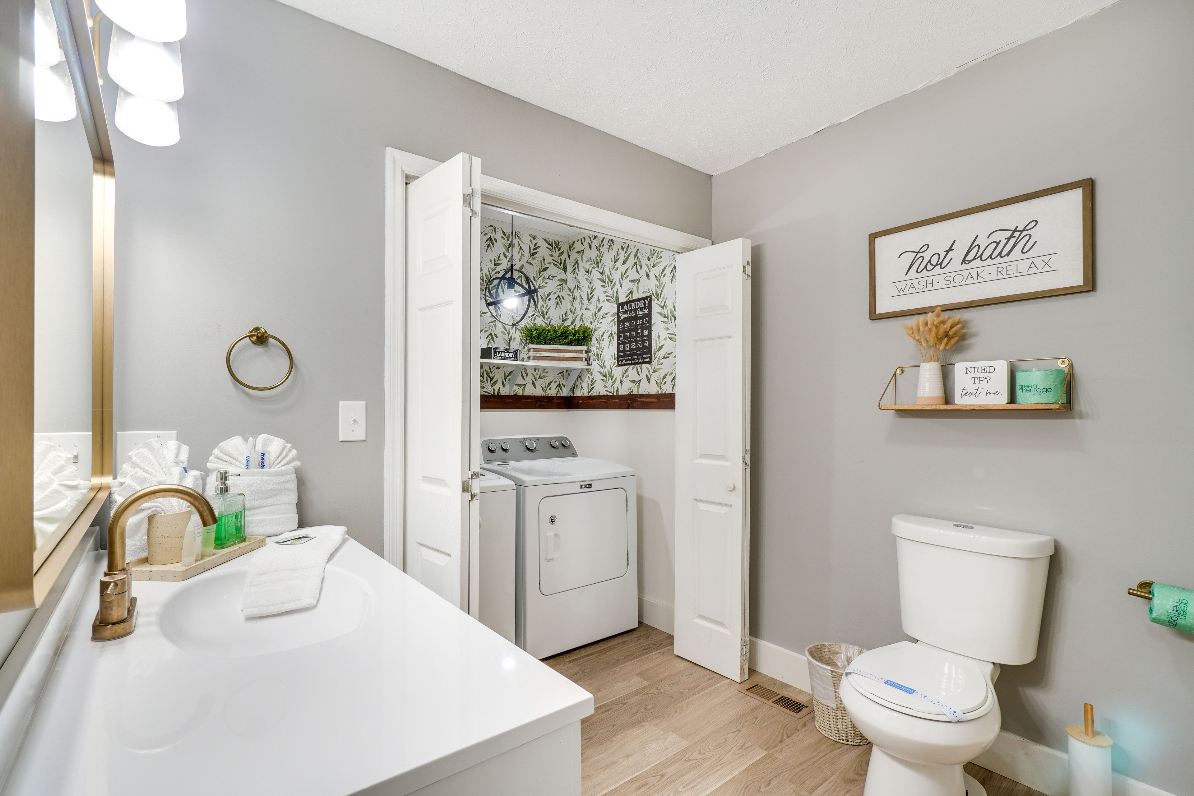 Bathroom | Complimentary Toiletries | Towels Provided | 1st Floor