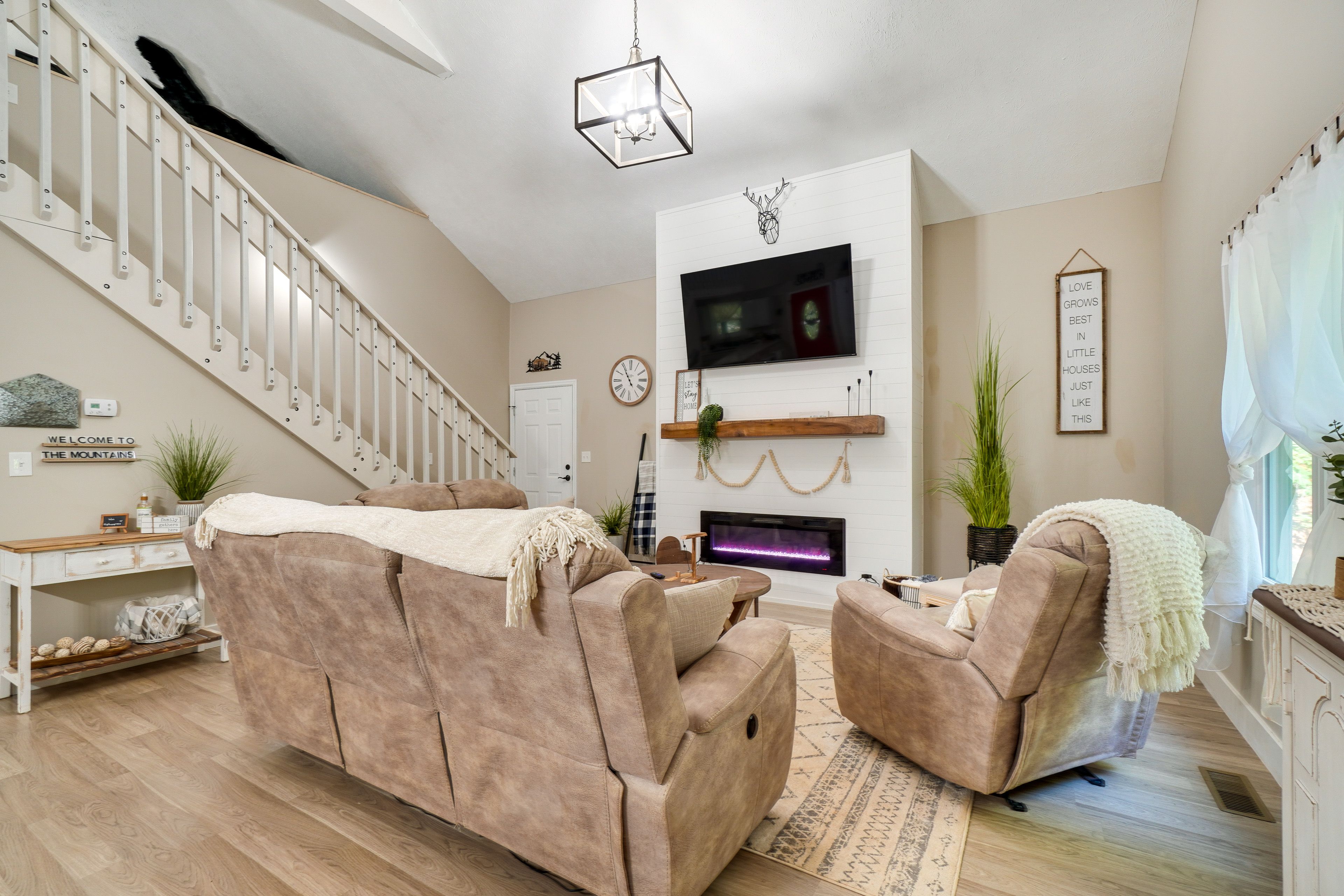 Living Room | Electric Fireplace | Free WiFi | Smart TV | 1st Floor