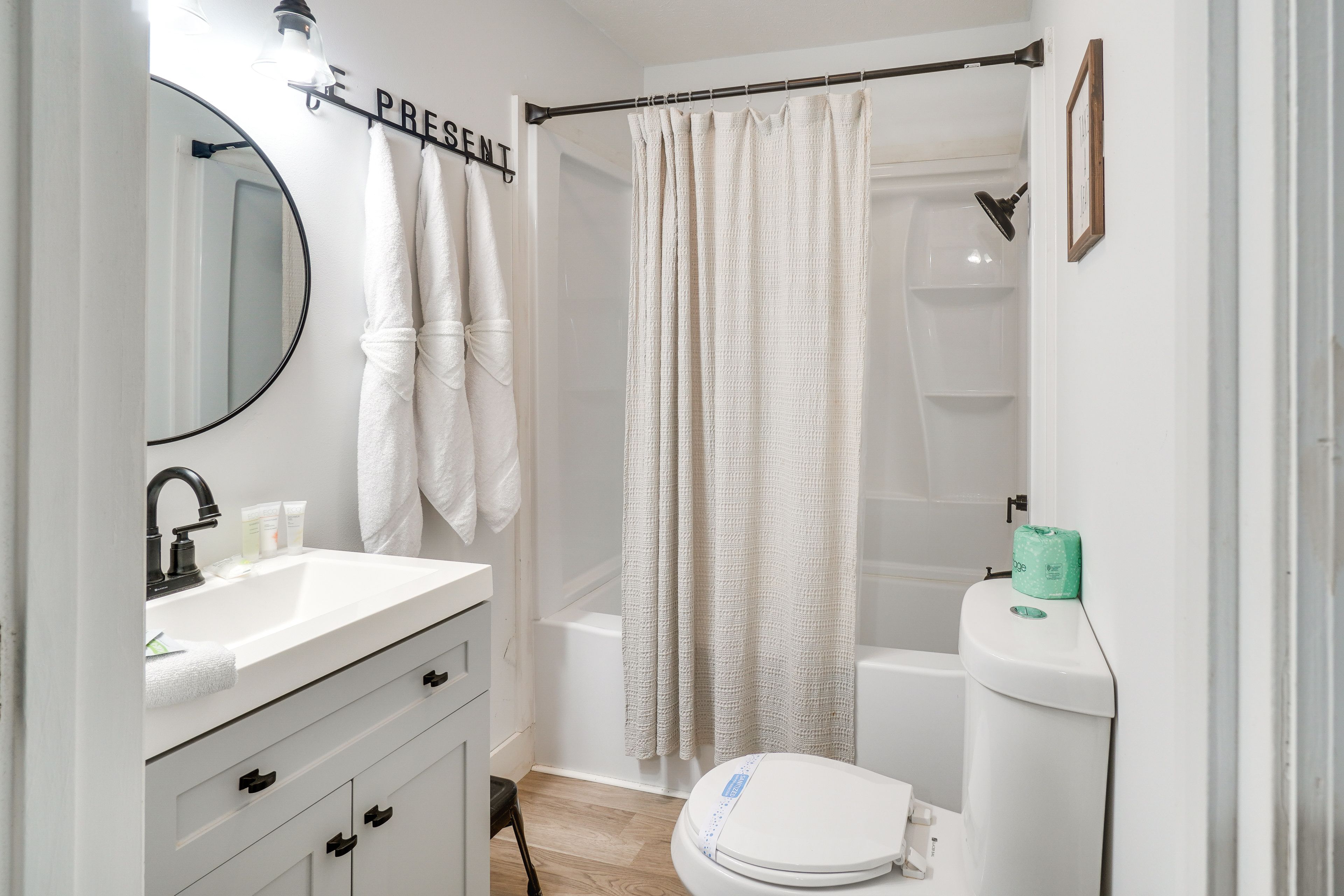 Full Bath | 2nd Floor