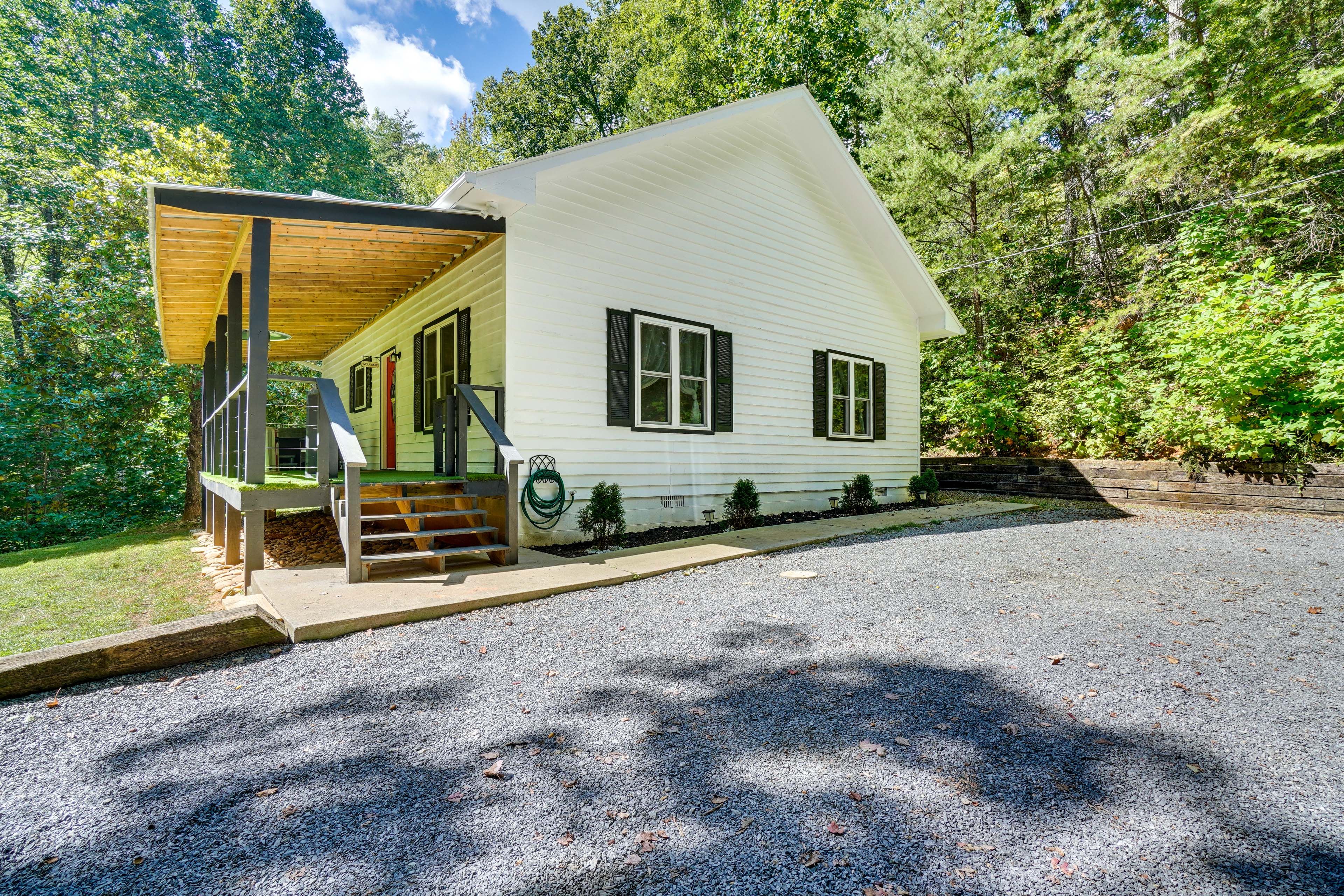 Parking | Driveway (4 vehicles)