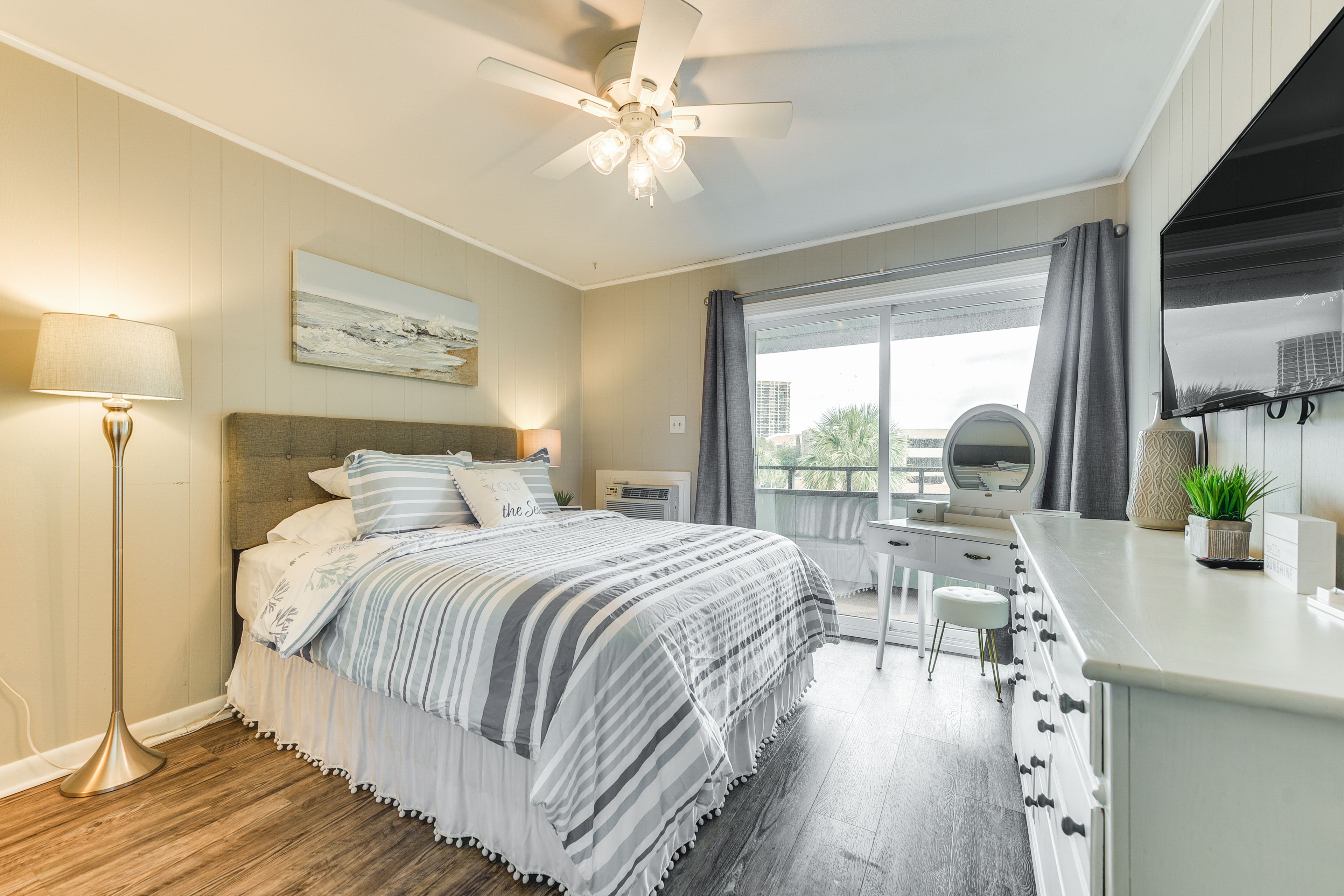 Bedroom 1 | Queen Bed | Linens Provided | En-Suite Bathroom