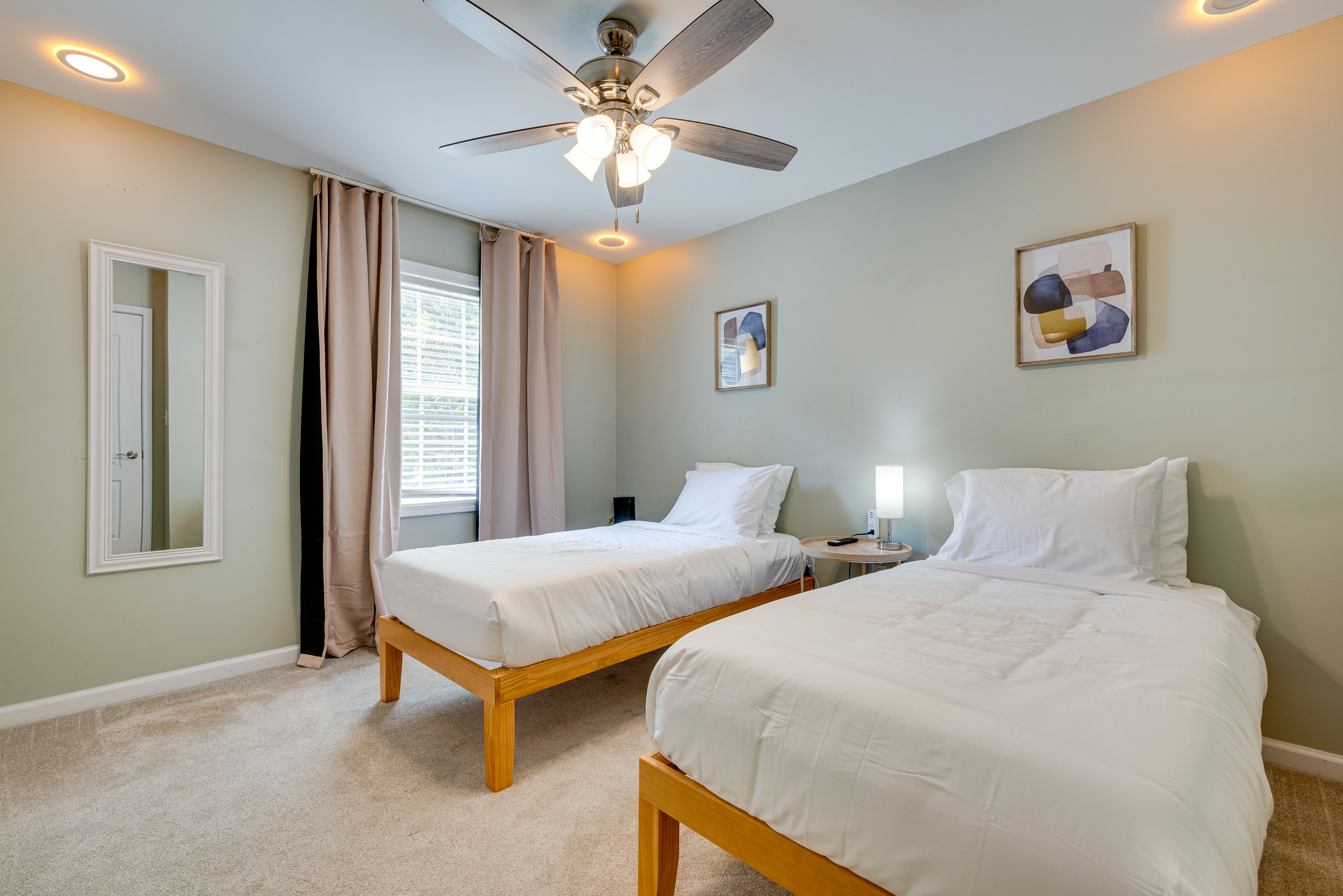 Bedroom 3 | 2 Twin Beds | Smart TV | 2nd Floor