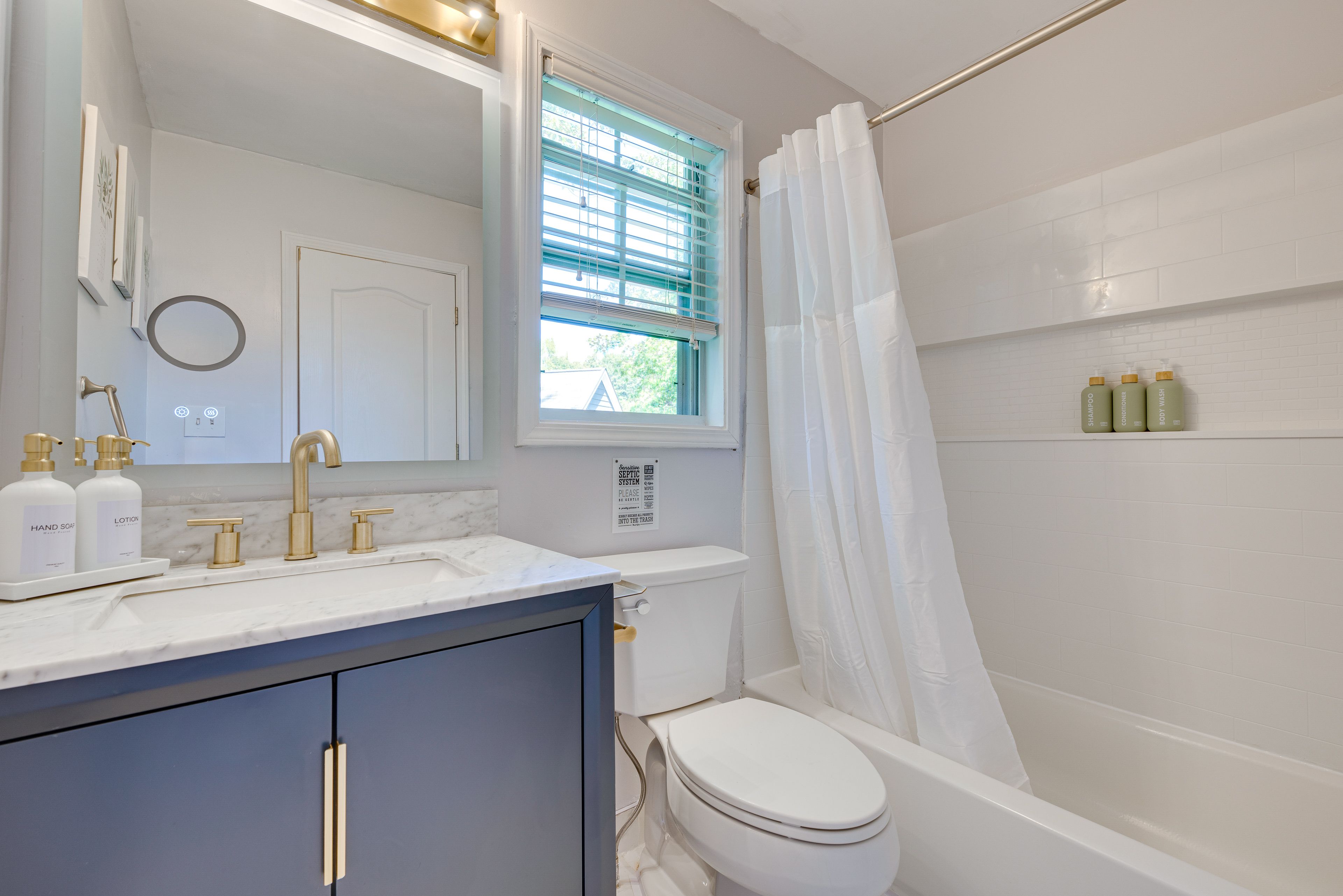 Full Bath | 2nd Floor