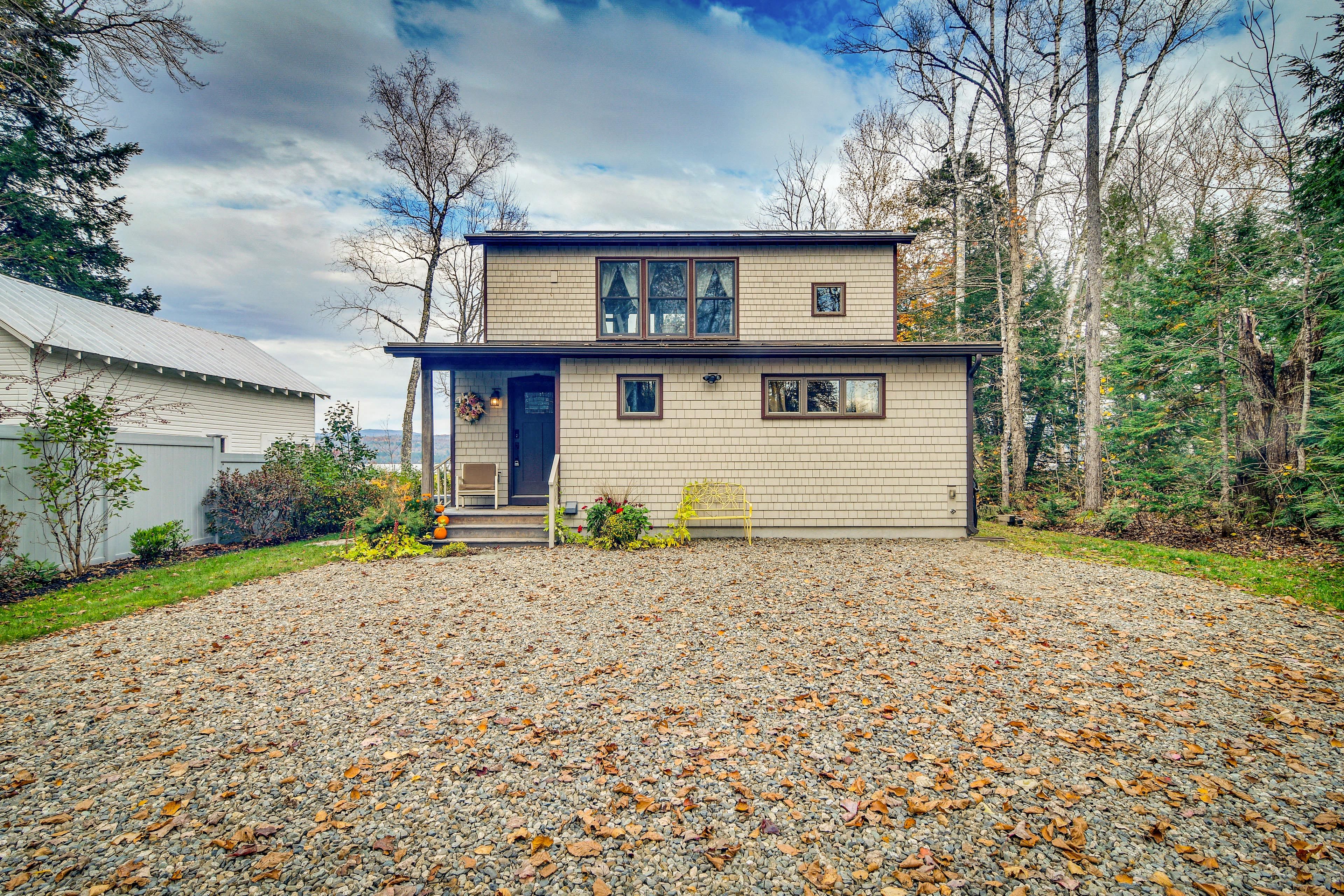 Parking | Gravel Driveway (5 Vehicles) | 1-Acre Open Area