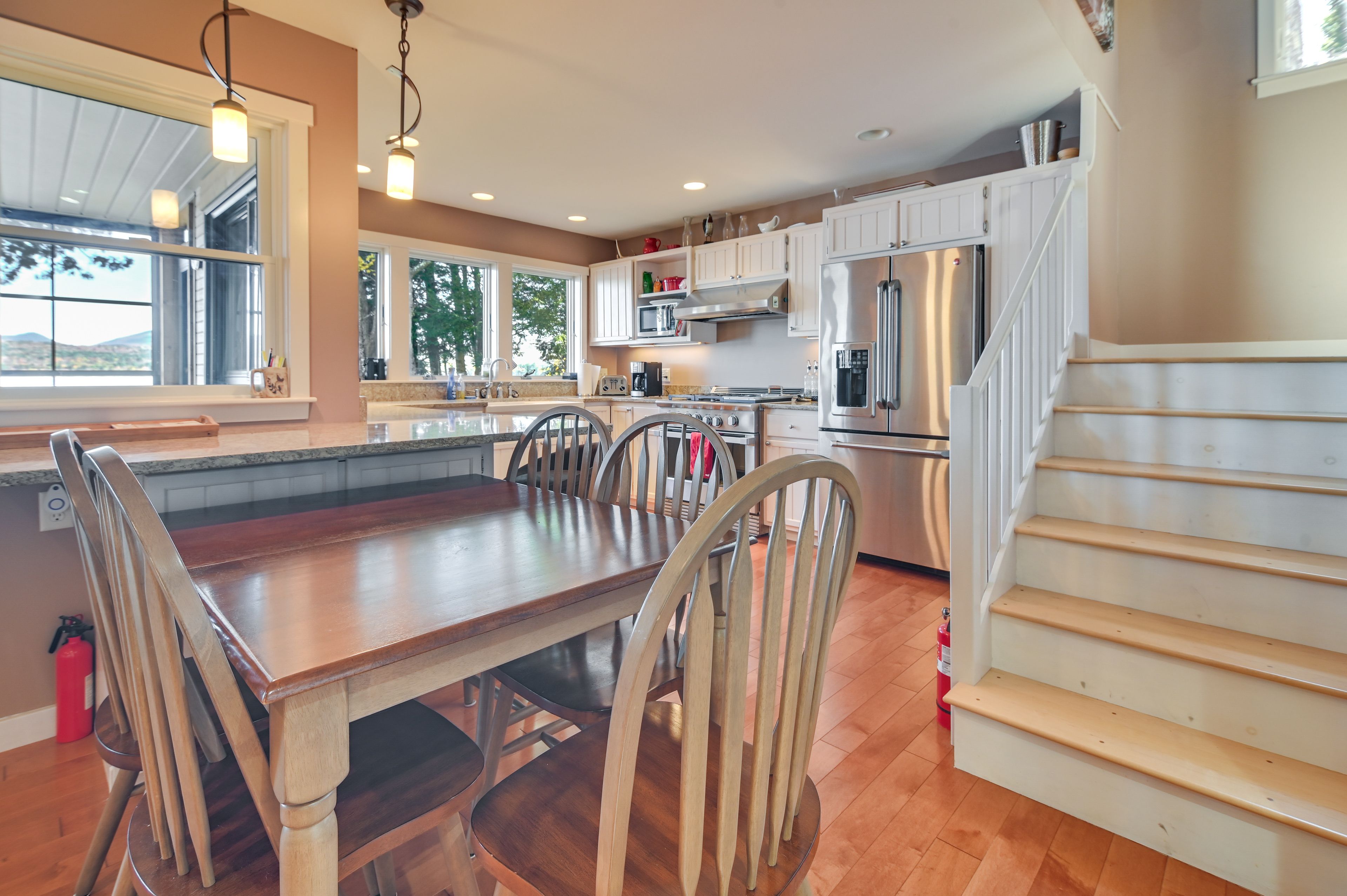 Dining Area | Breakfast Bar