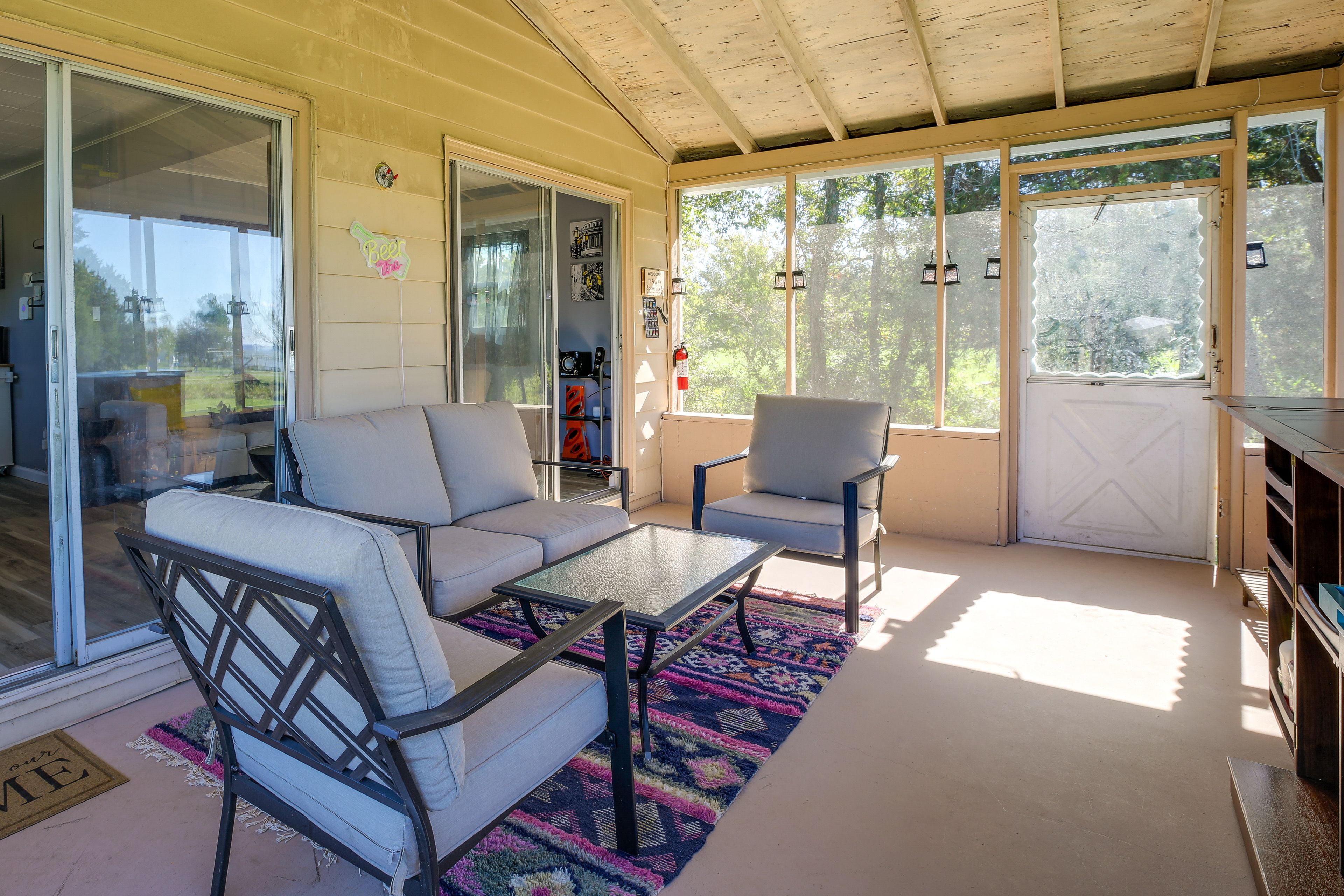 Sunroom | Smart TV | Bar Area