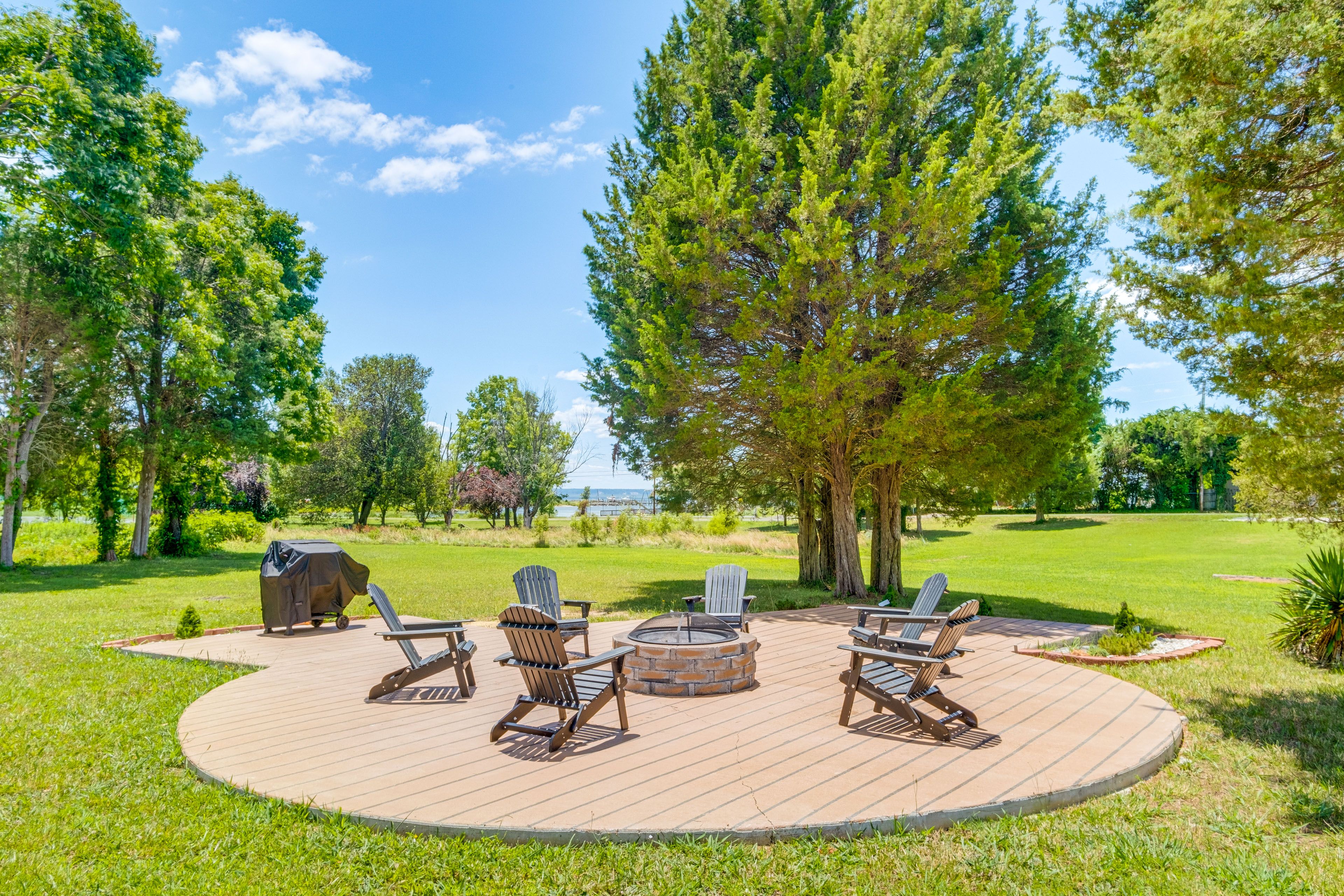 Private Yard | Fire Pit