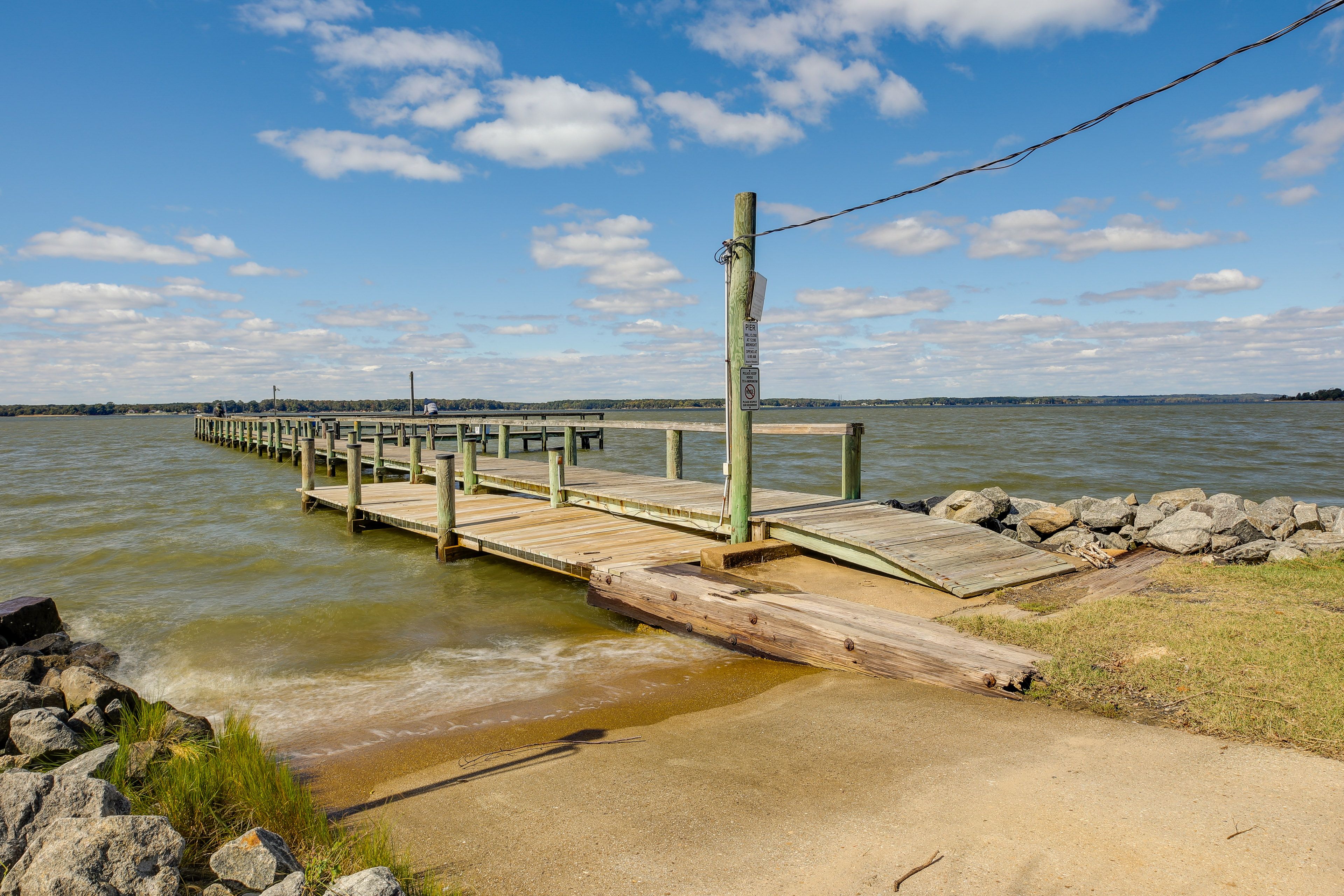 Community Amenities | Fishing Pier | 500 Ft Away