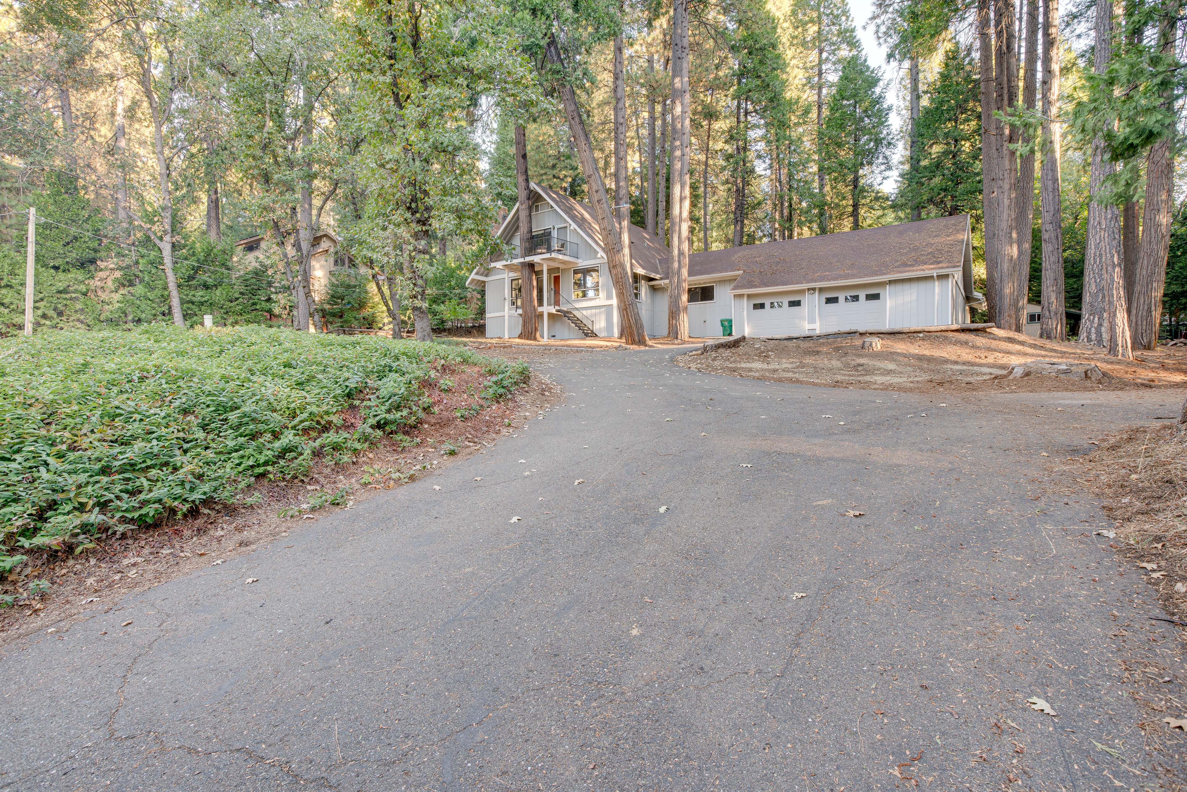 Cabin Exterior | Parking | Garage (2 Vehicles) | Driveway (3 Vehicles)
