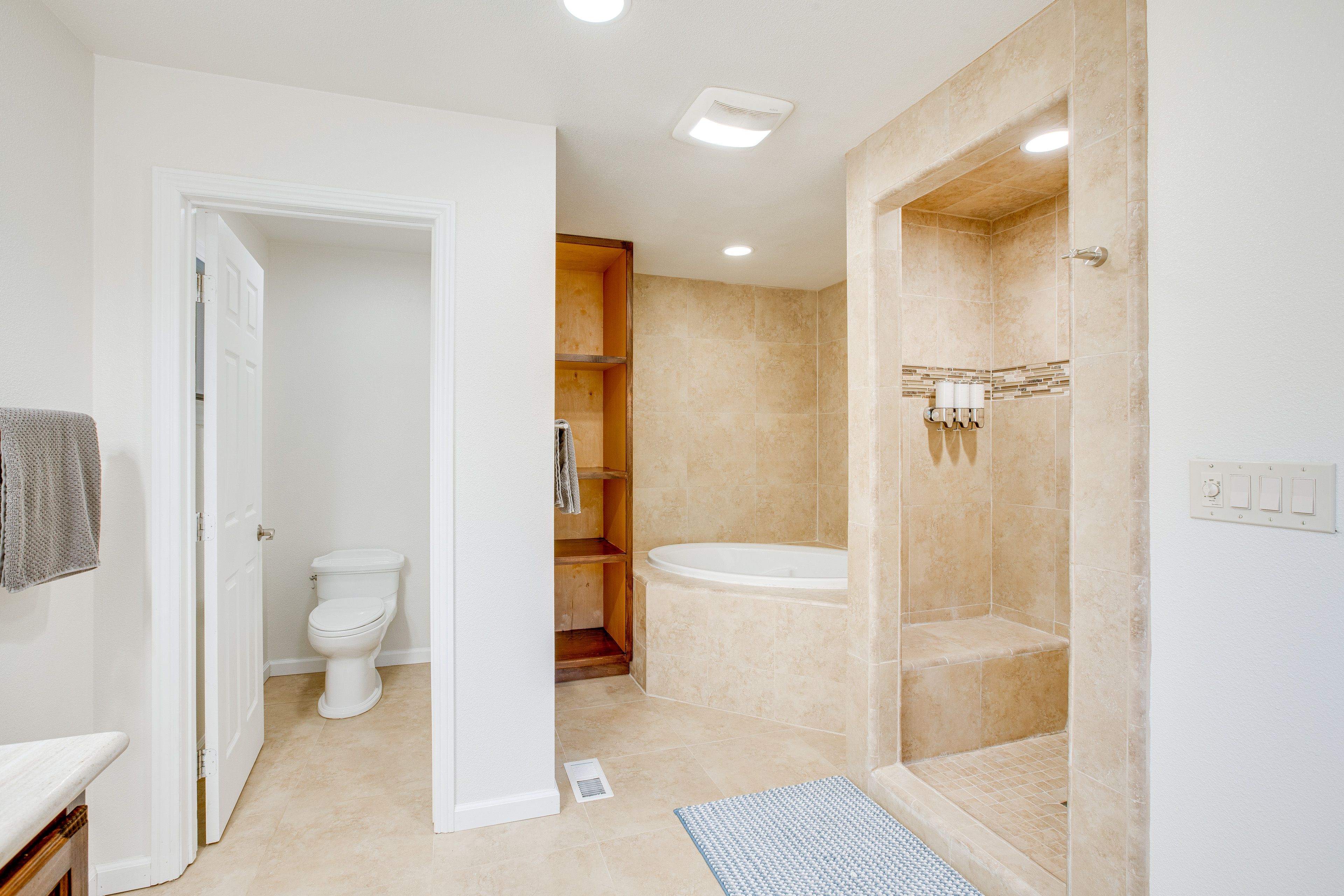 Full Bathroom | 1st Floor | Separate Tub & Shower