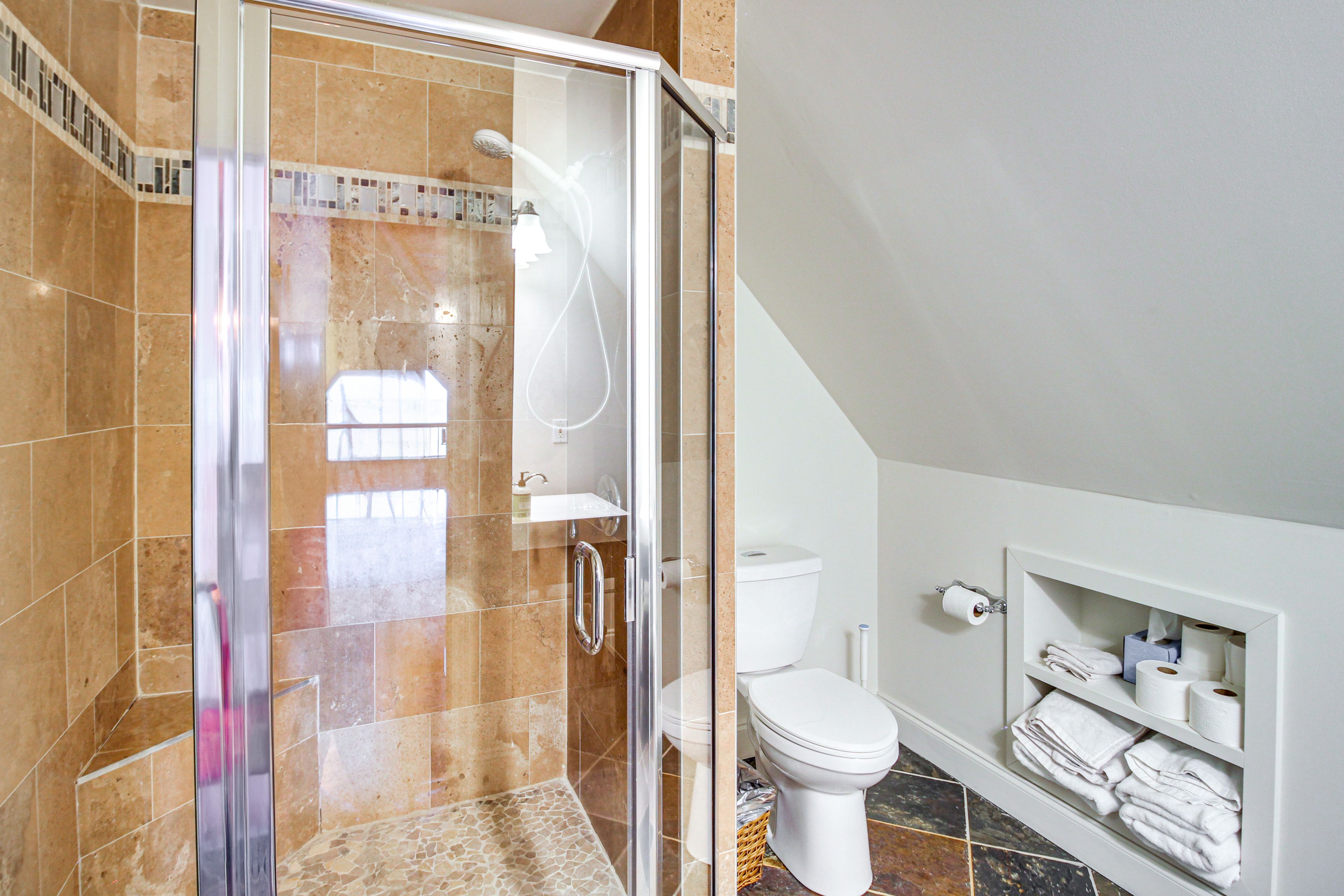 Bathroom | 2nd Floor