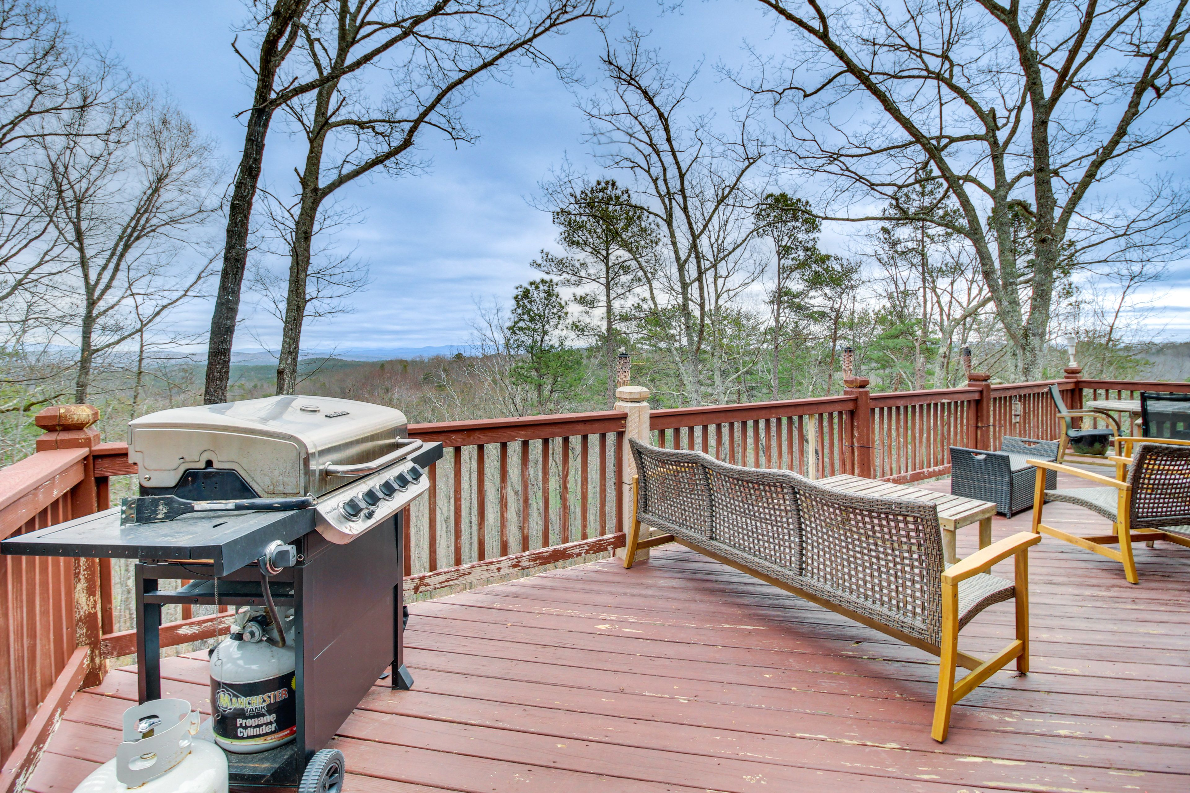 Private Deck | Gas Grill | Outdoor Seating