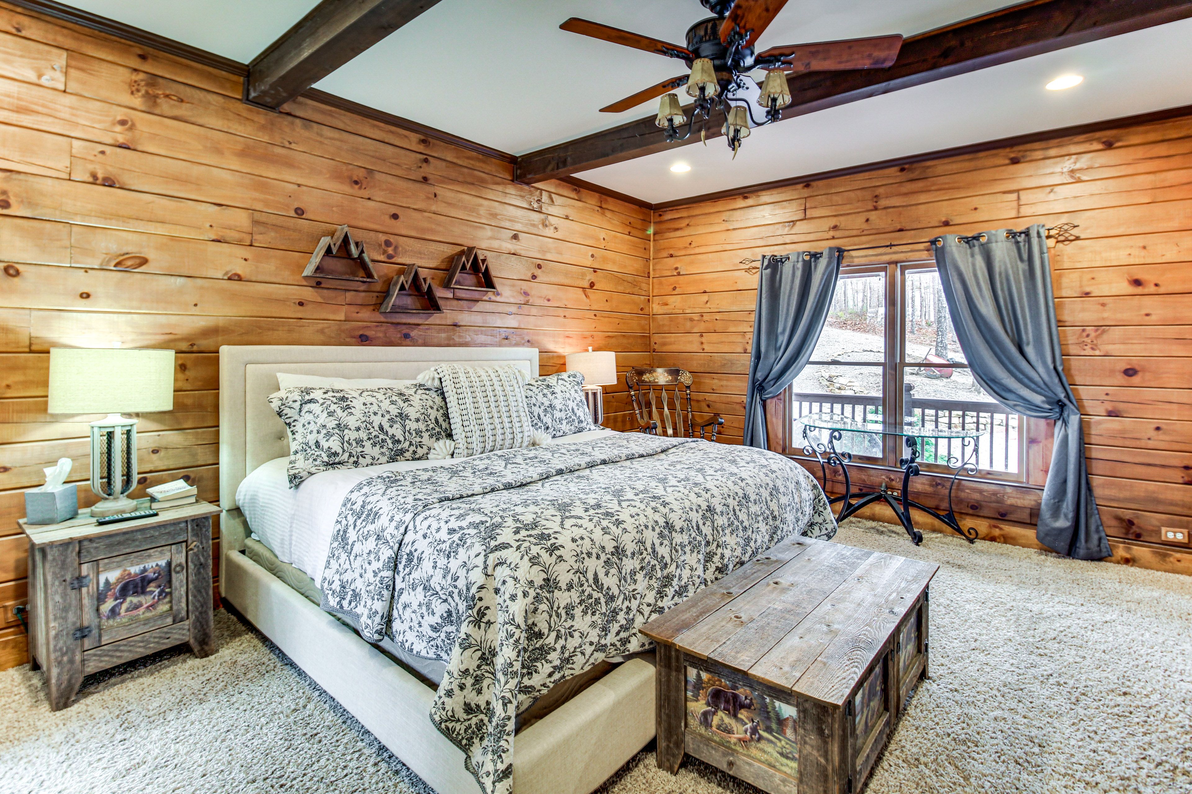 Bedroom 1 | King Bed | 1st Floor