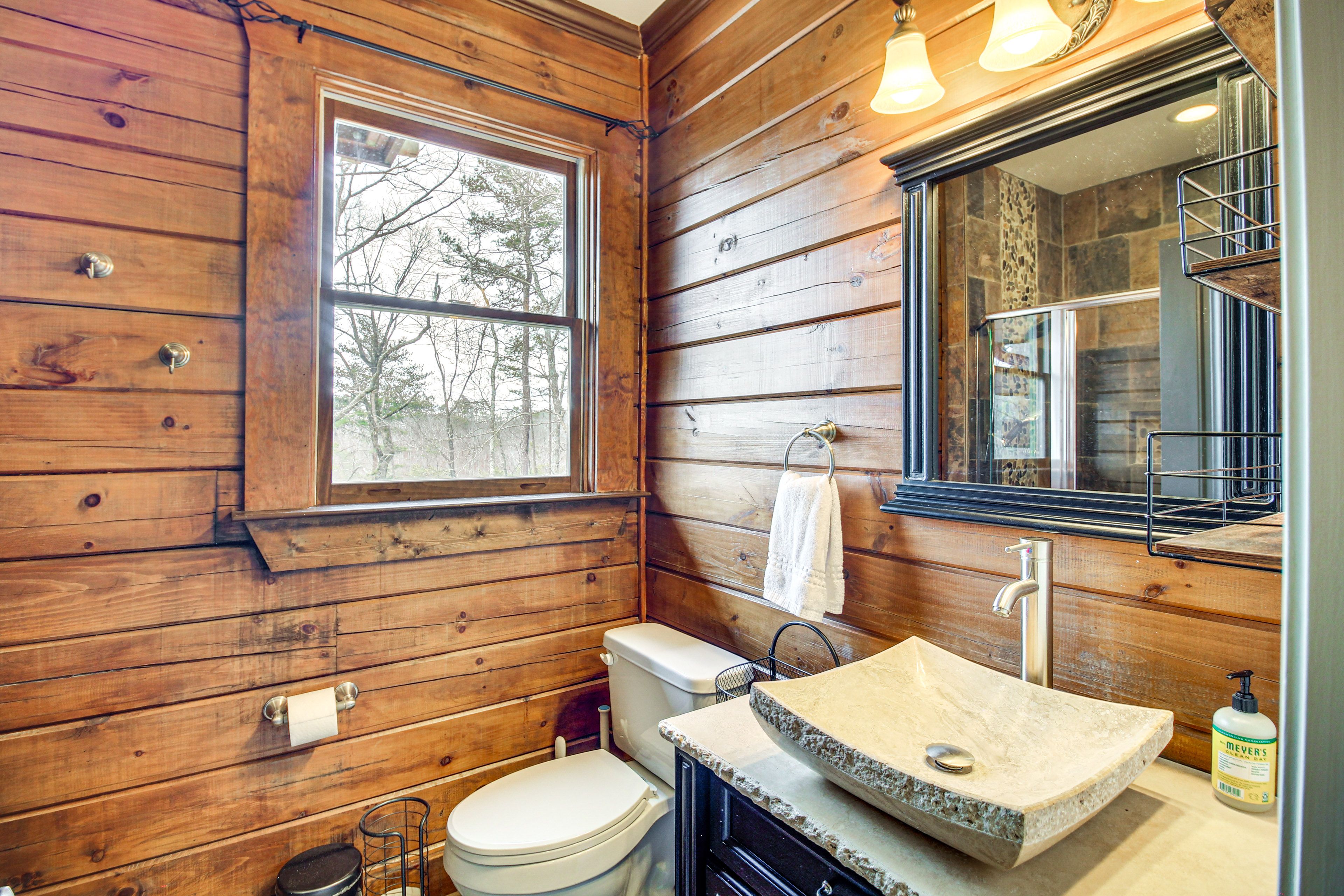 Bathroom | Complimentary Toiletries | 1st Floor