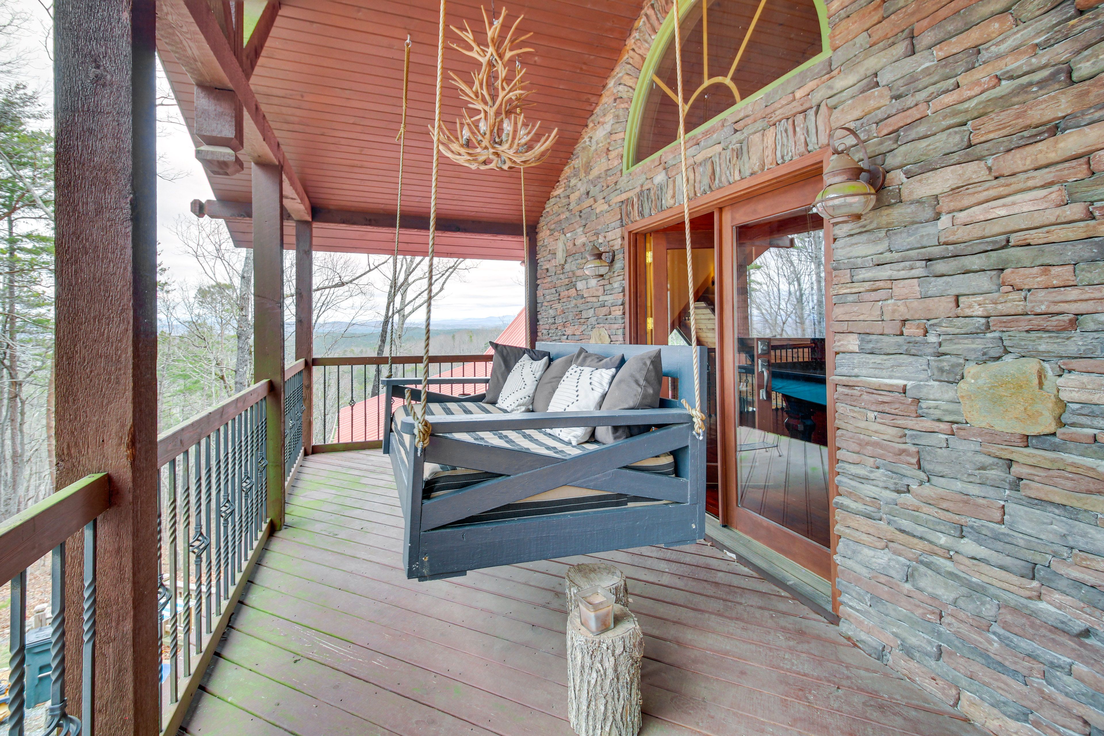 Upper Balcony | Outdoor Swing | 2nd Floor