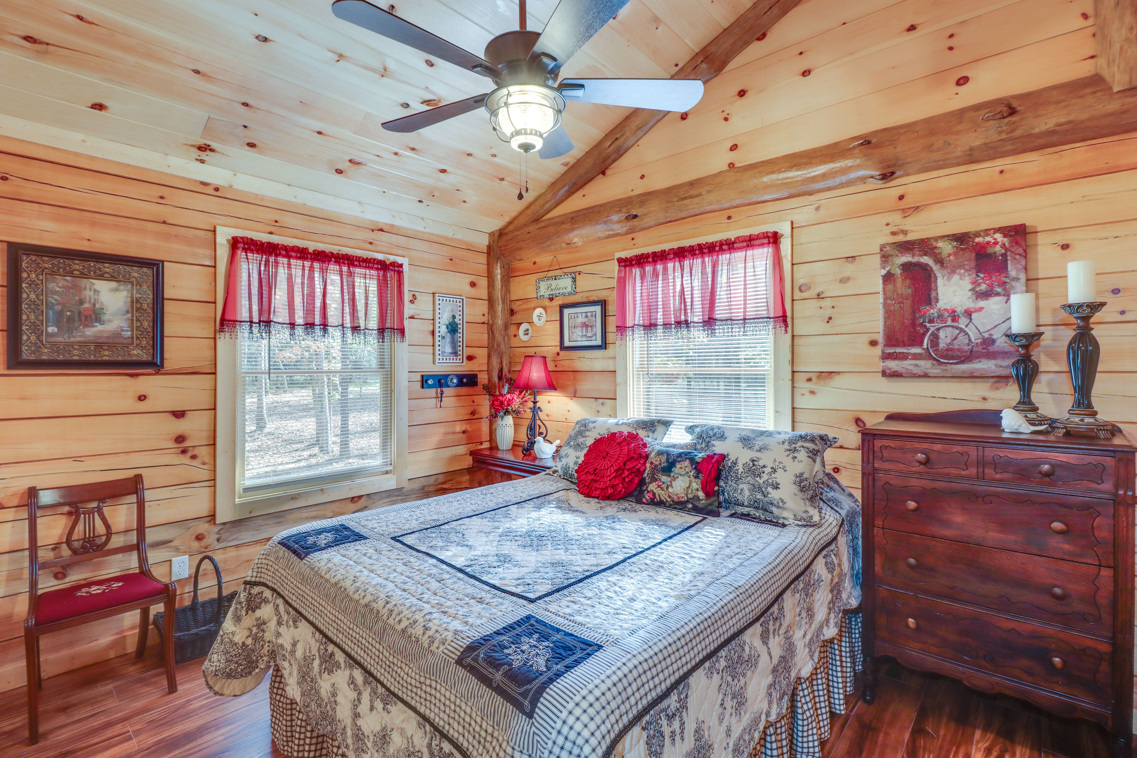 Bedroom 2 | Queen Bed