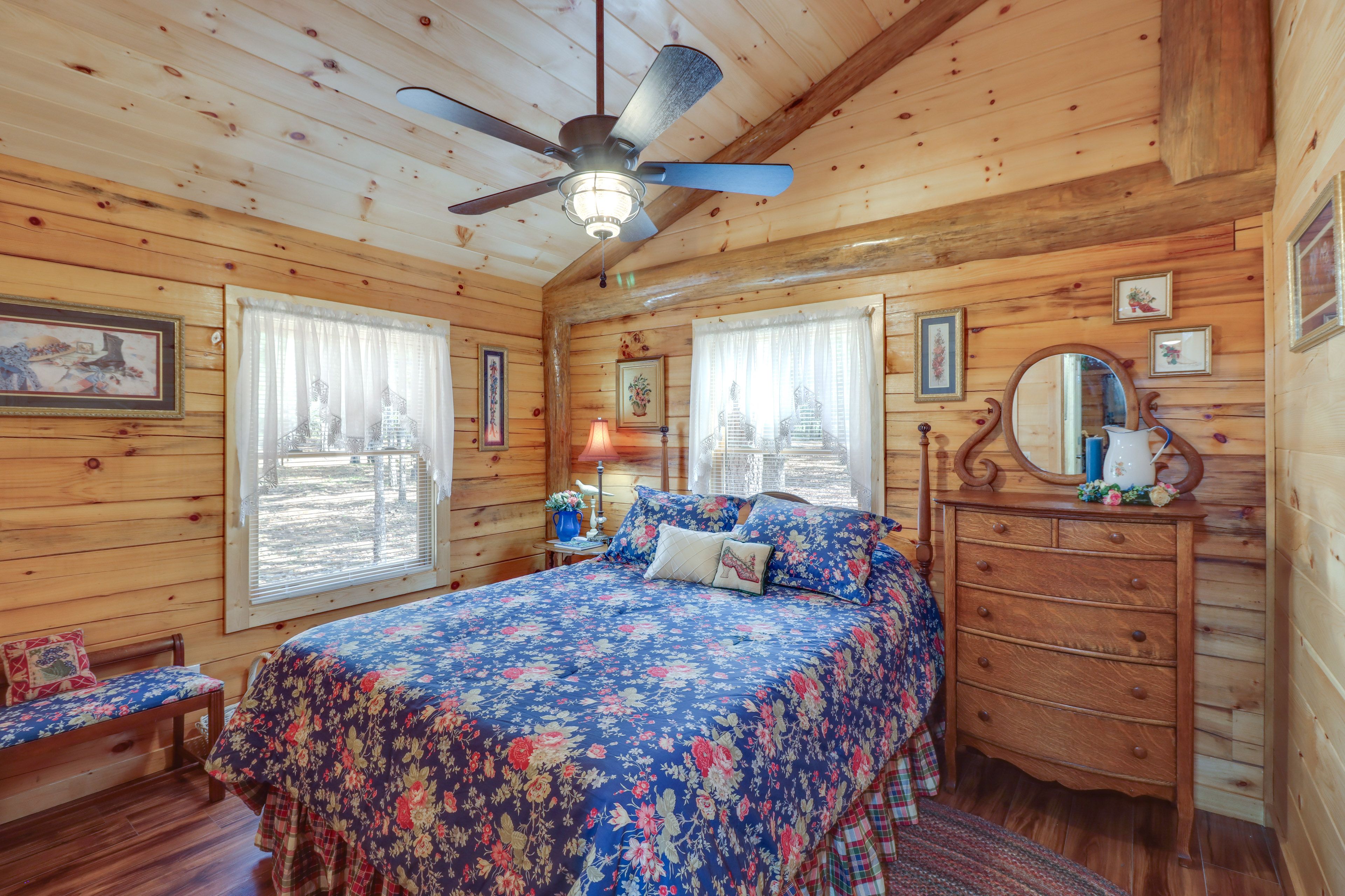 Bedroom 2 | Queen Bed