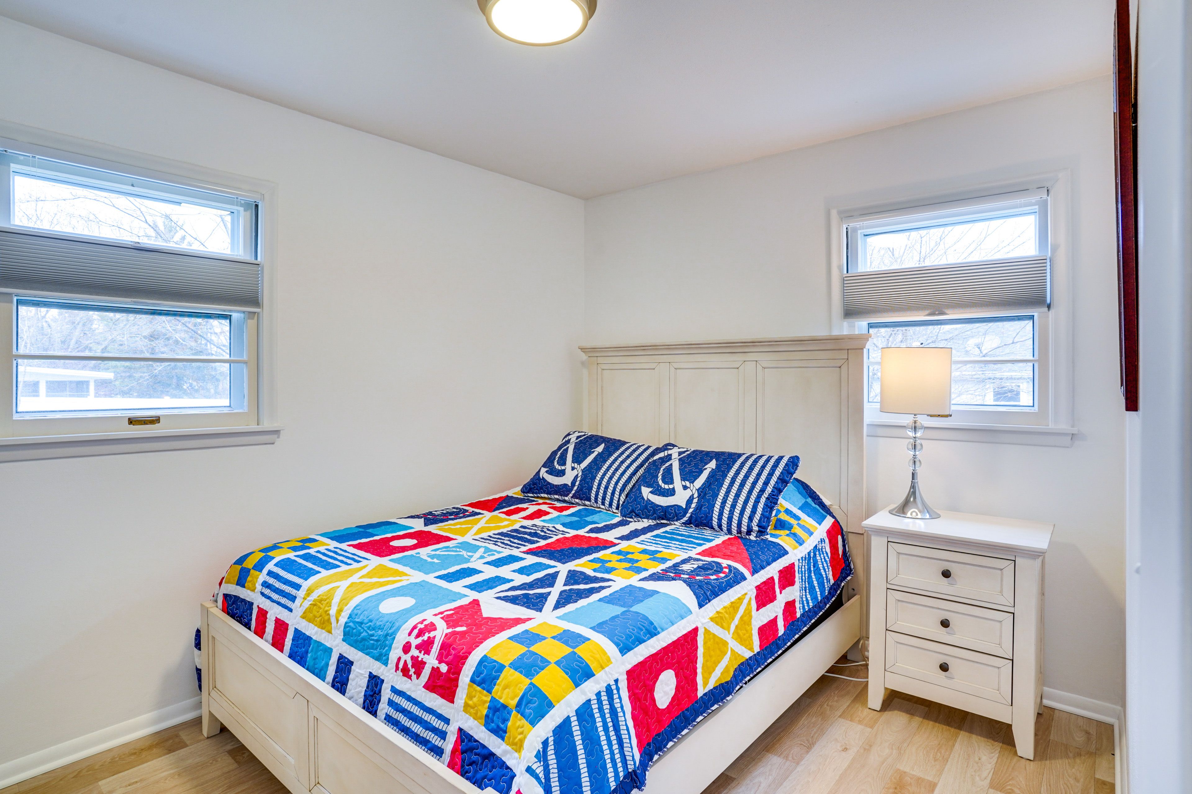 Bedroom 1 | Queen Bed | Linens Provided | 1st Level