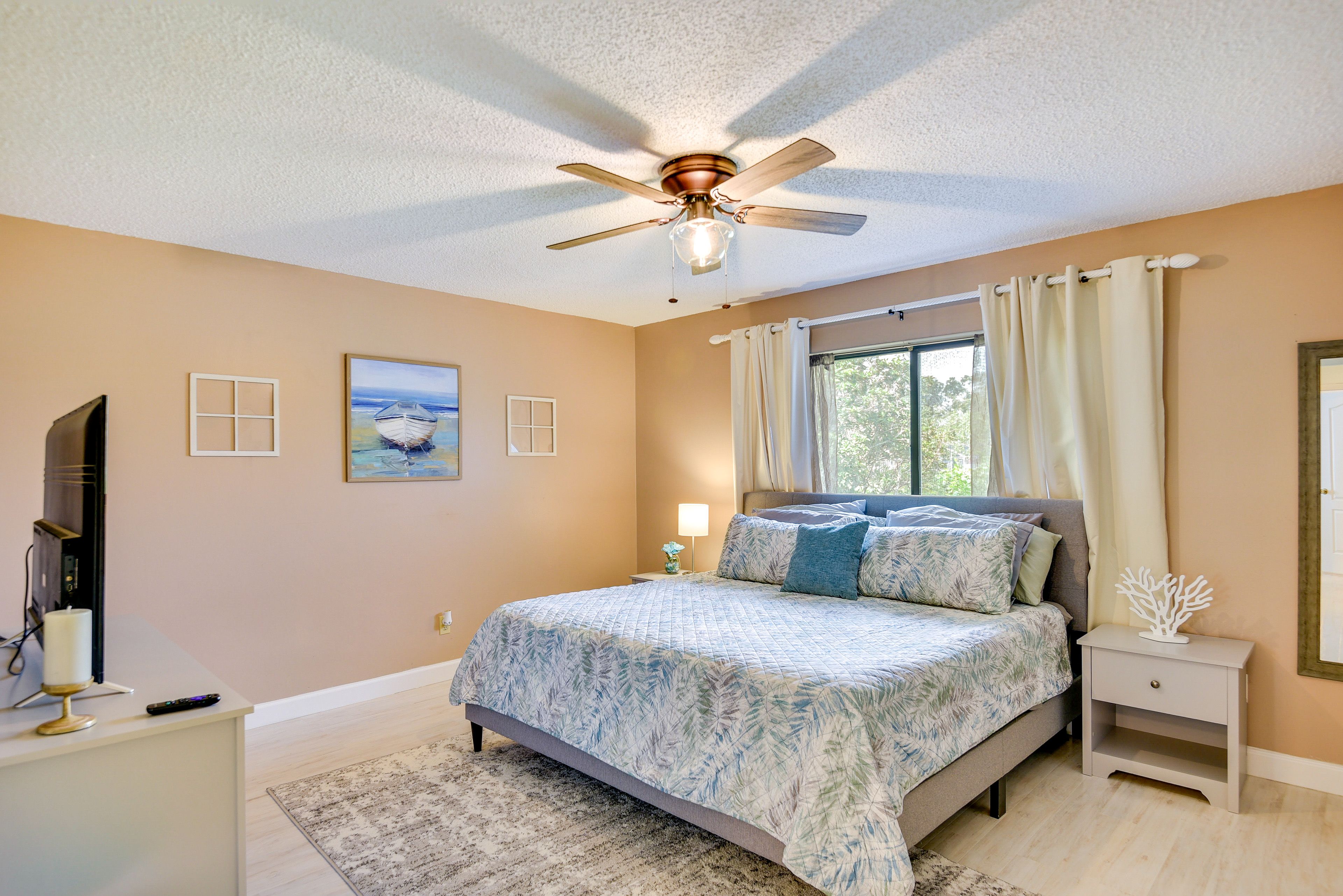 Bedroom 1 | King Bed | Linens Provided